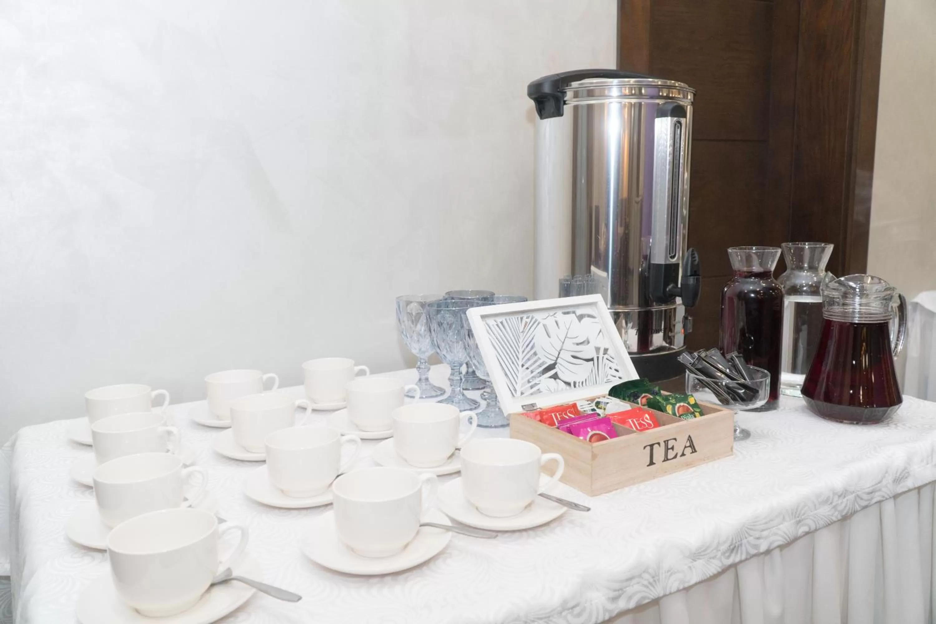 Coffee/tea facilities in East Palace Hotel