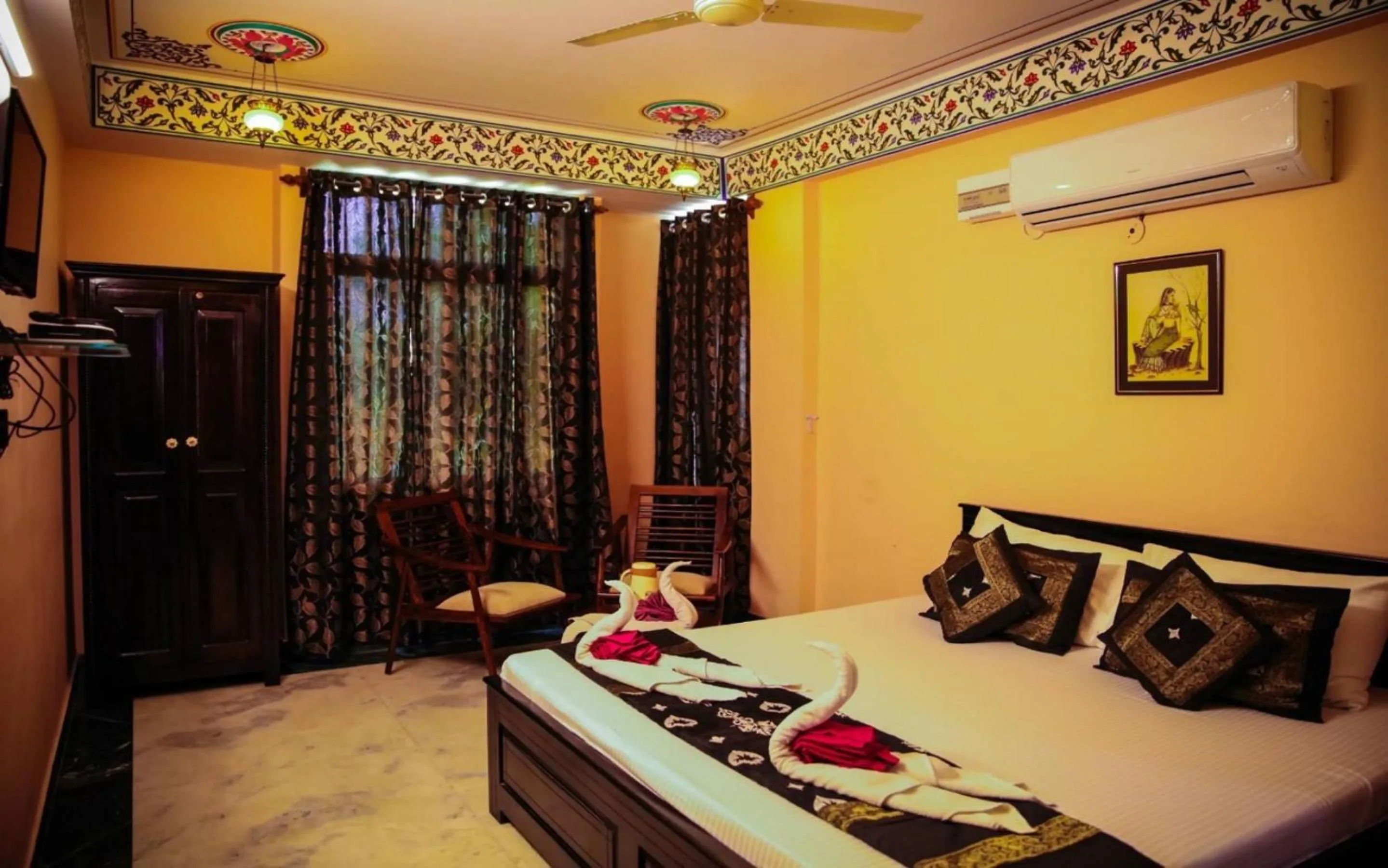 Bed in Nahar Singh Haveli