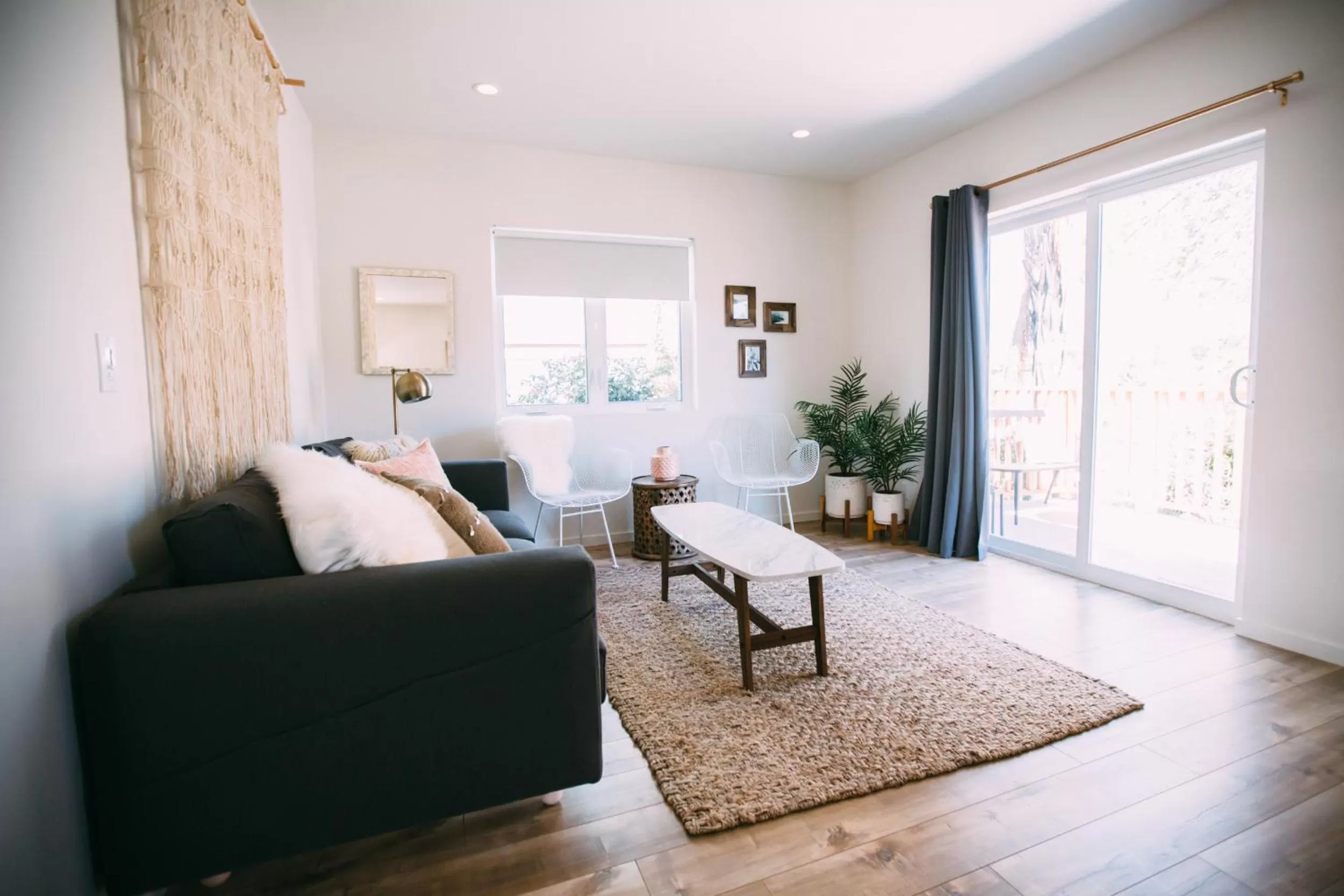 Communal lounge/ TV room in Noon on Sunset Hill