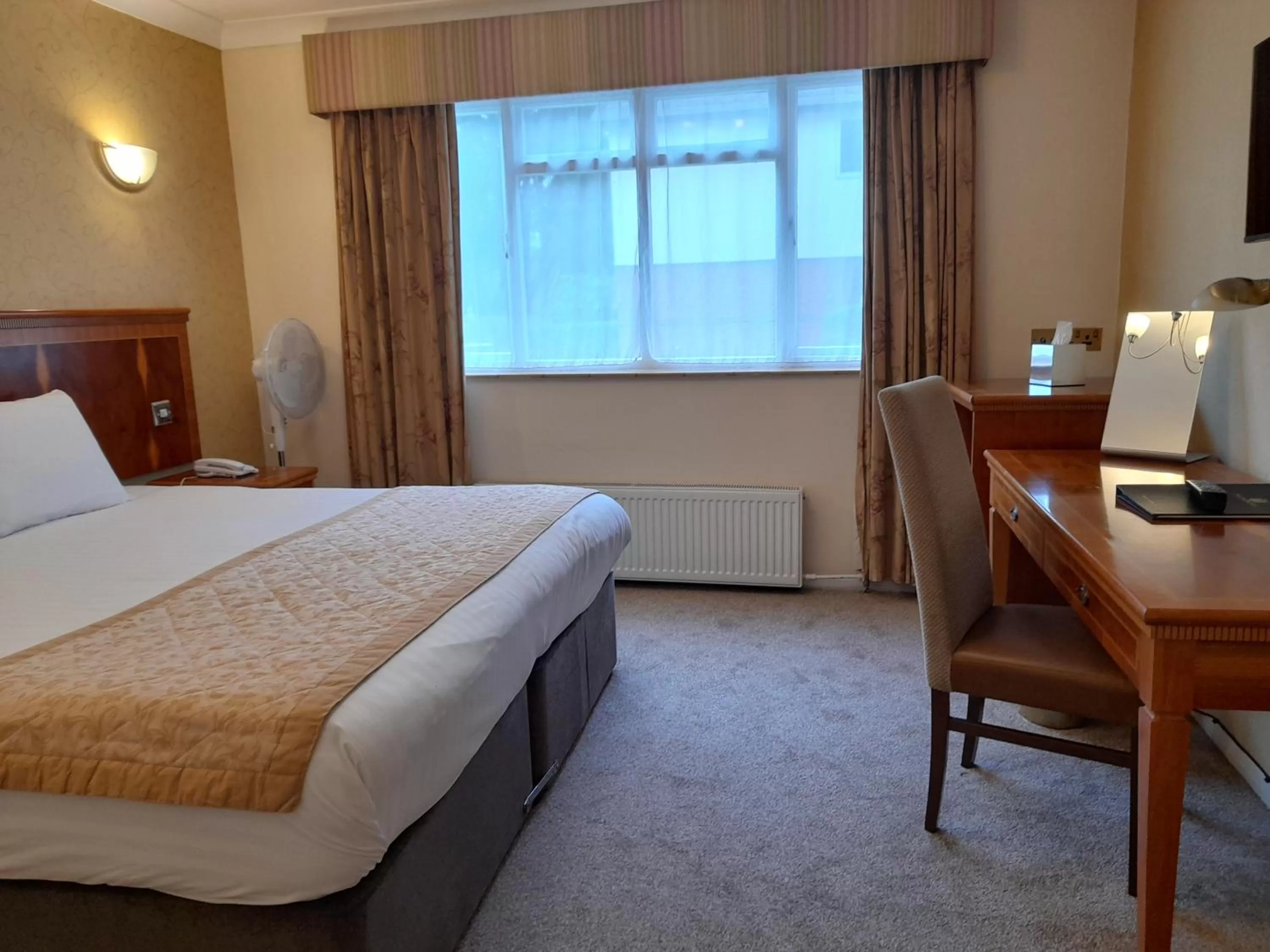 Photo of the whole room, Bed in Lismoyne Hotel