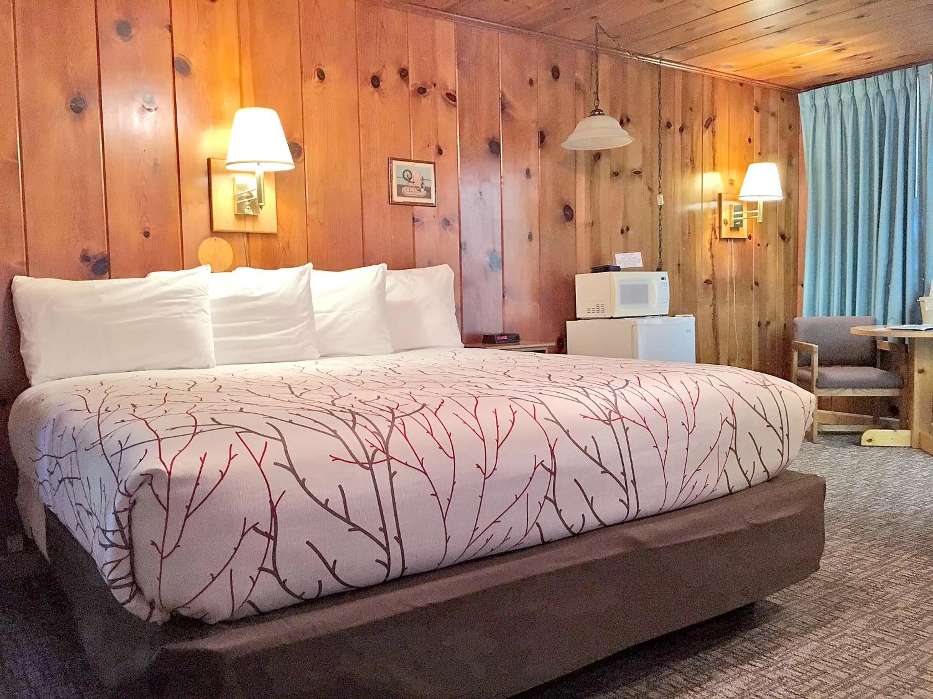 Bed in Park Motel and Cabins