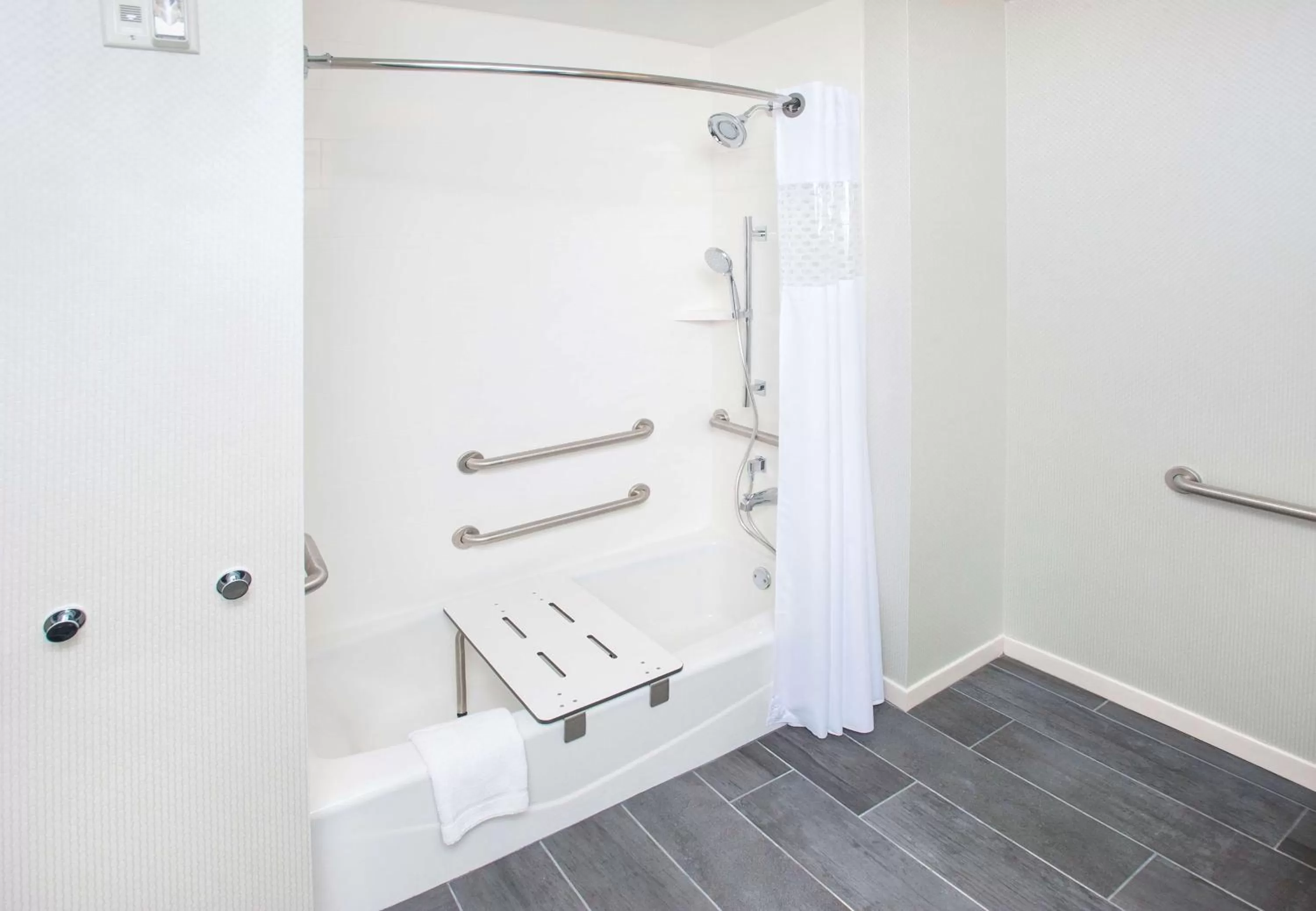 Bathroom in Hampton Inn & Suites LAX El Segundo