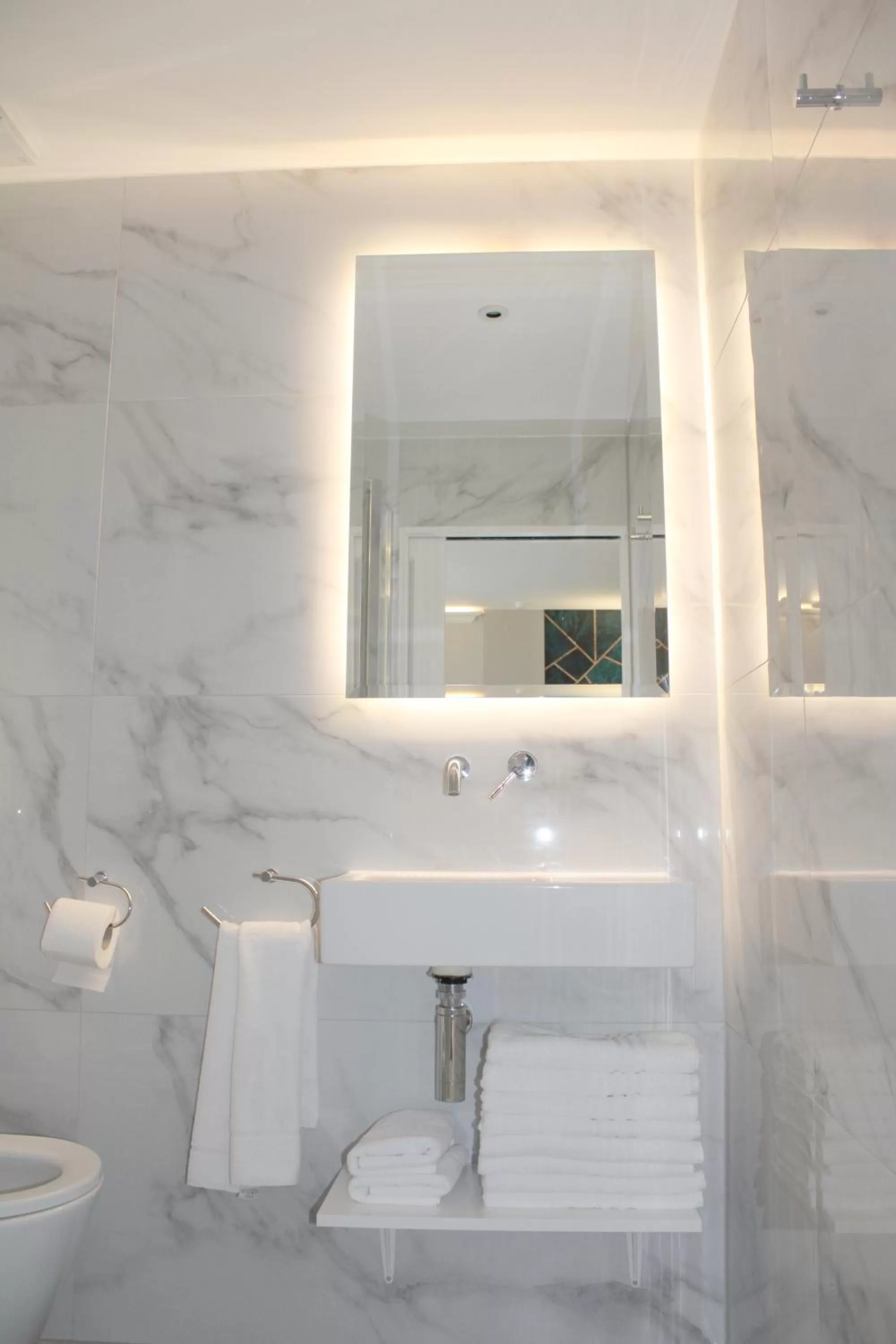 Bathroom in West End Lane II