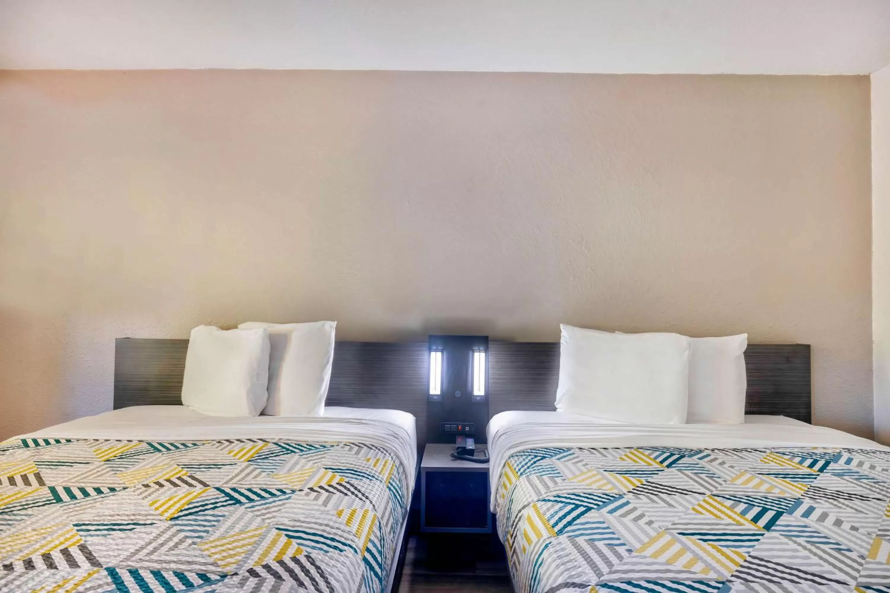 Bedroom, Bed in Motel 6-Hammond, IN - Chicago Area