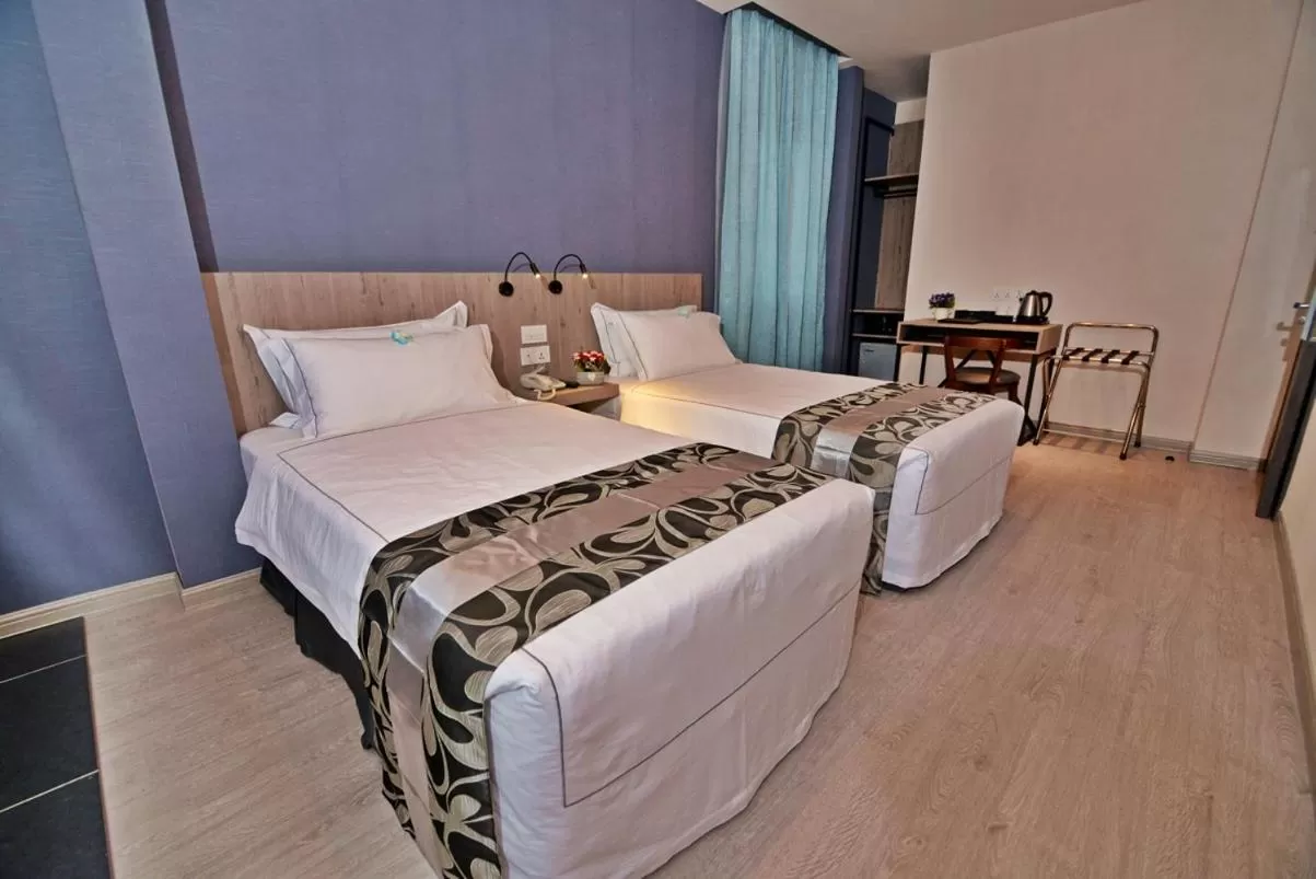 Bedroom, Bed in Diamond Inn