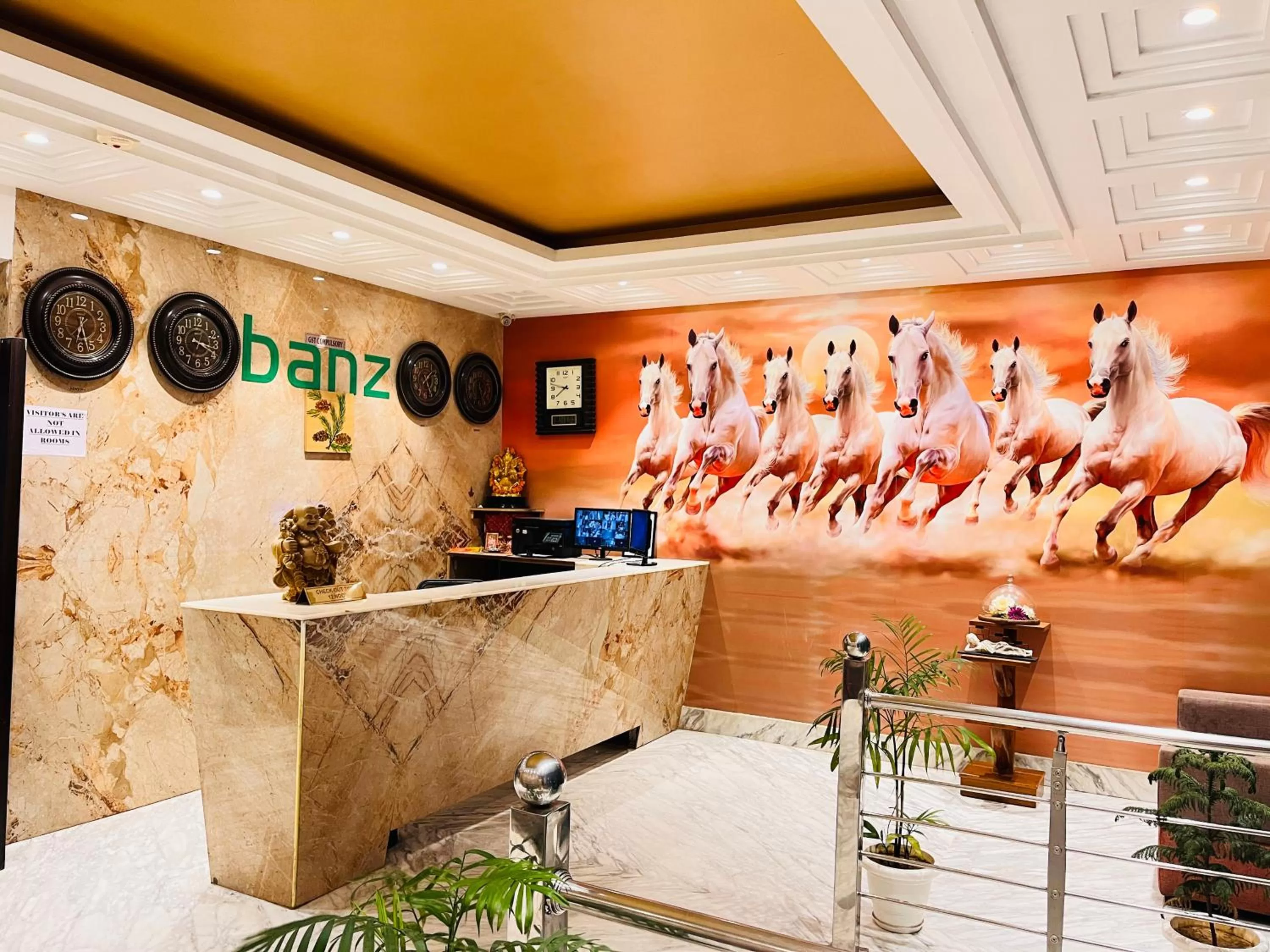 Lobby or reception in Hotel Banz near Delhi Airport
