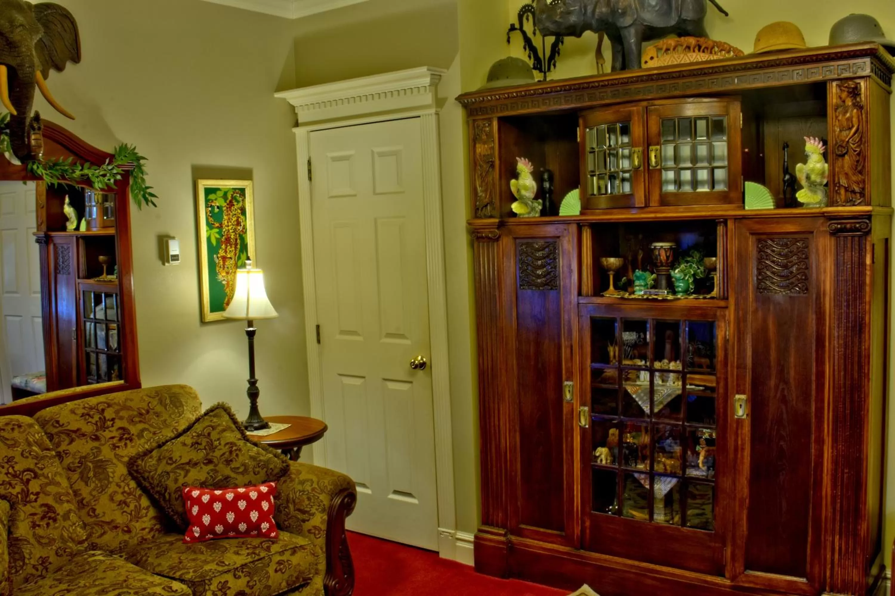 Deluxe King Room in Big Yellow Inn