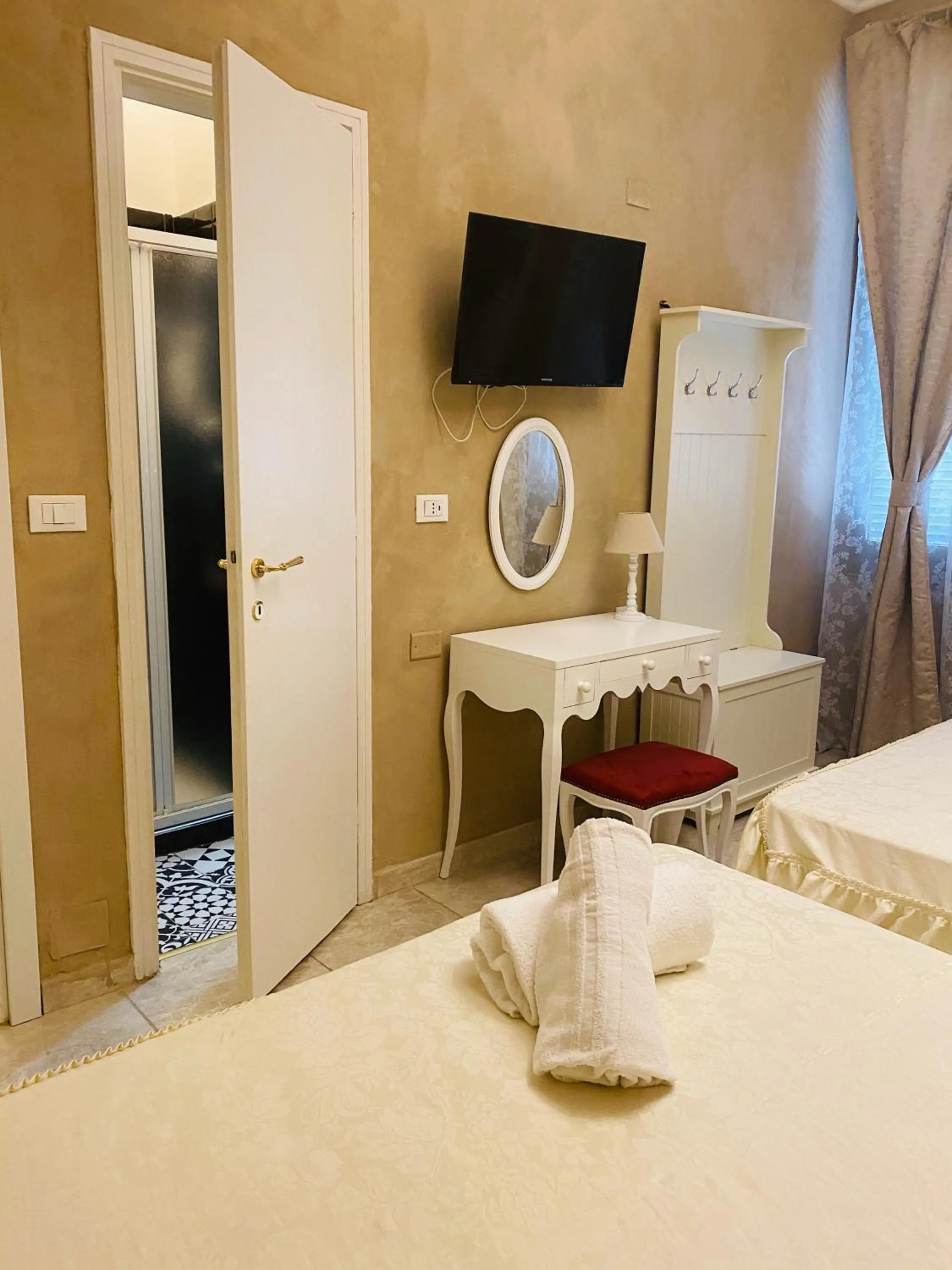 Photo of the whole room, Bed in Boutique Hotel Calais Milano