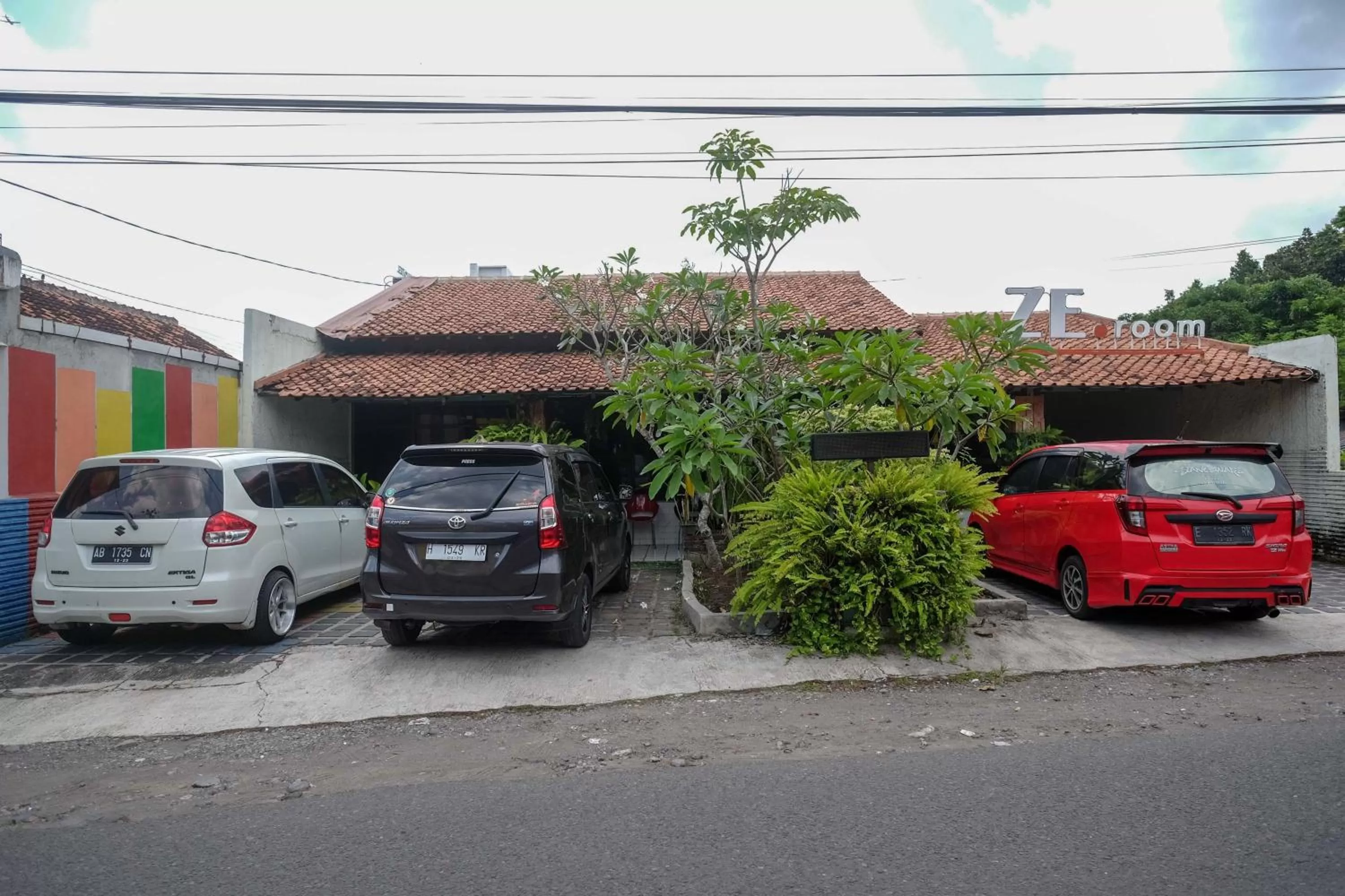 Property building in RedDoorz near Lotte Mart Maguwoharjo Yogyakarta