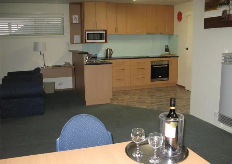 Kitchen or kitchenette in Barclay Motor Inn