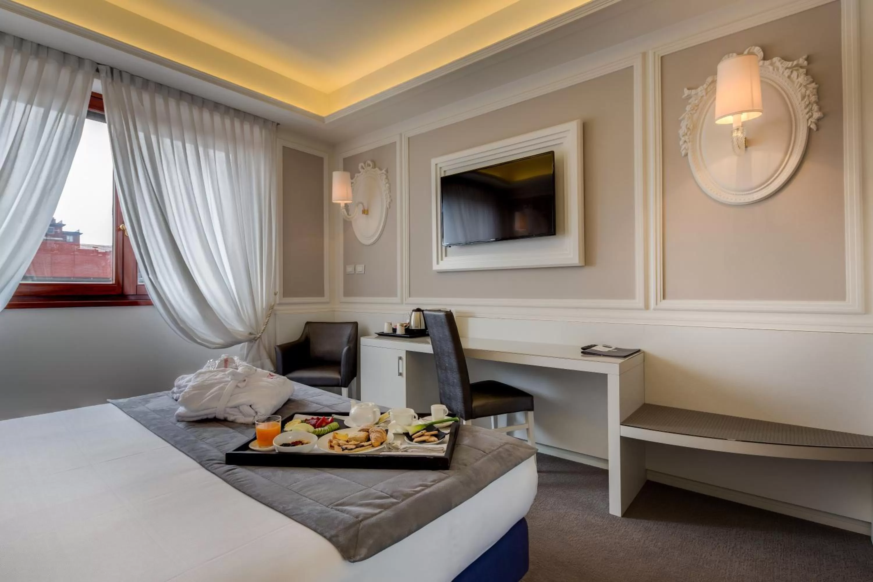 Photo of the whole room, Bed in Grande Albergo Roma