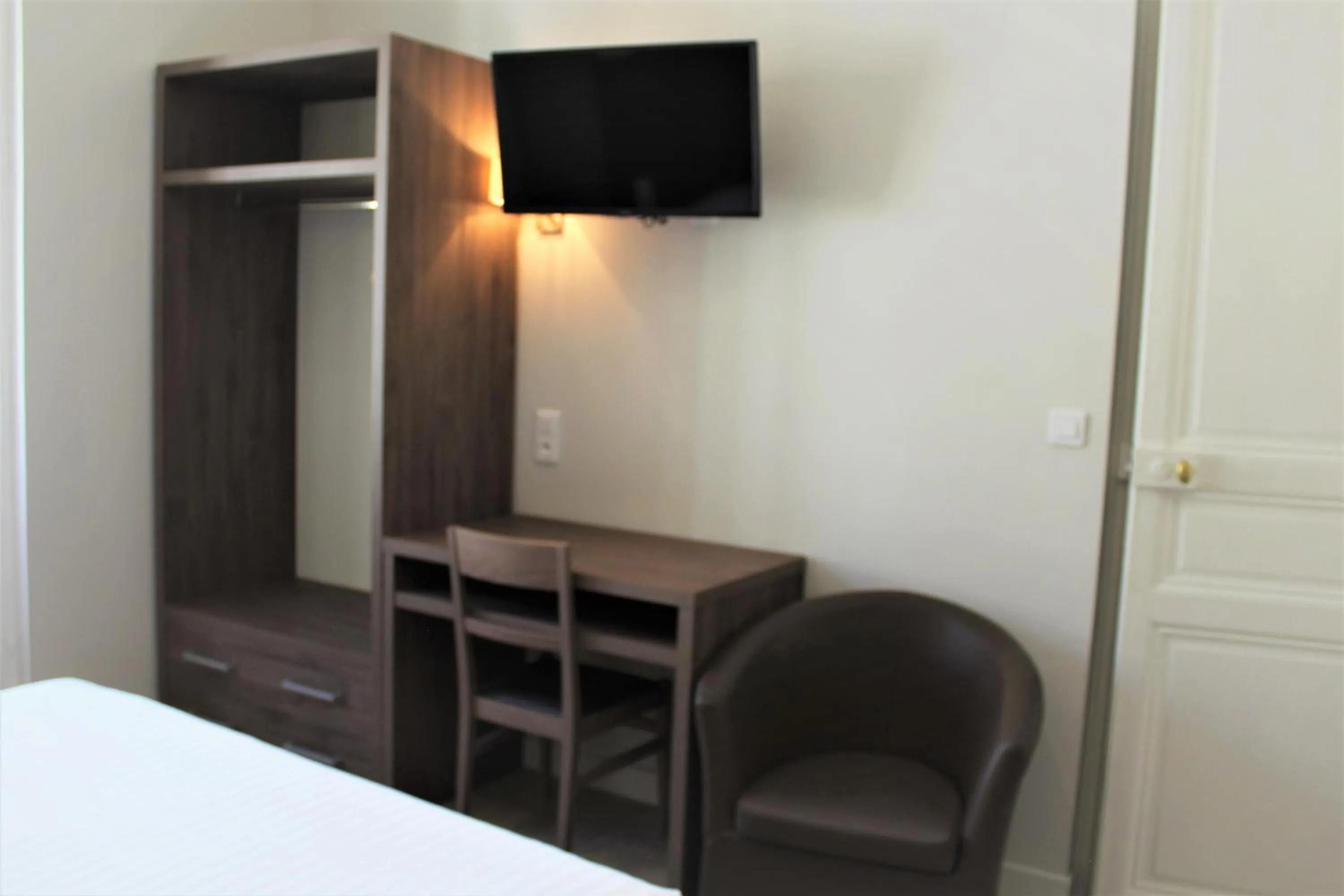 Bedroom in Royal Hôtel Angers