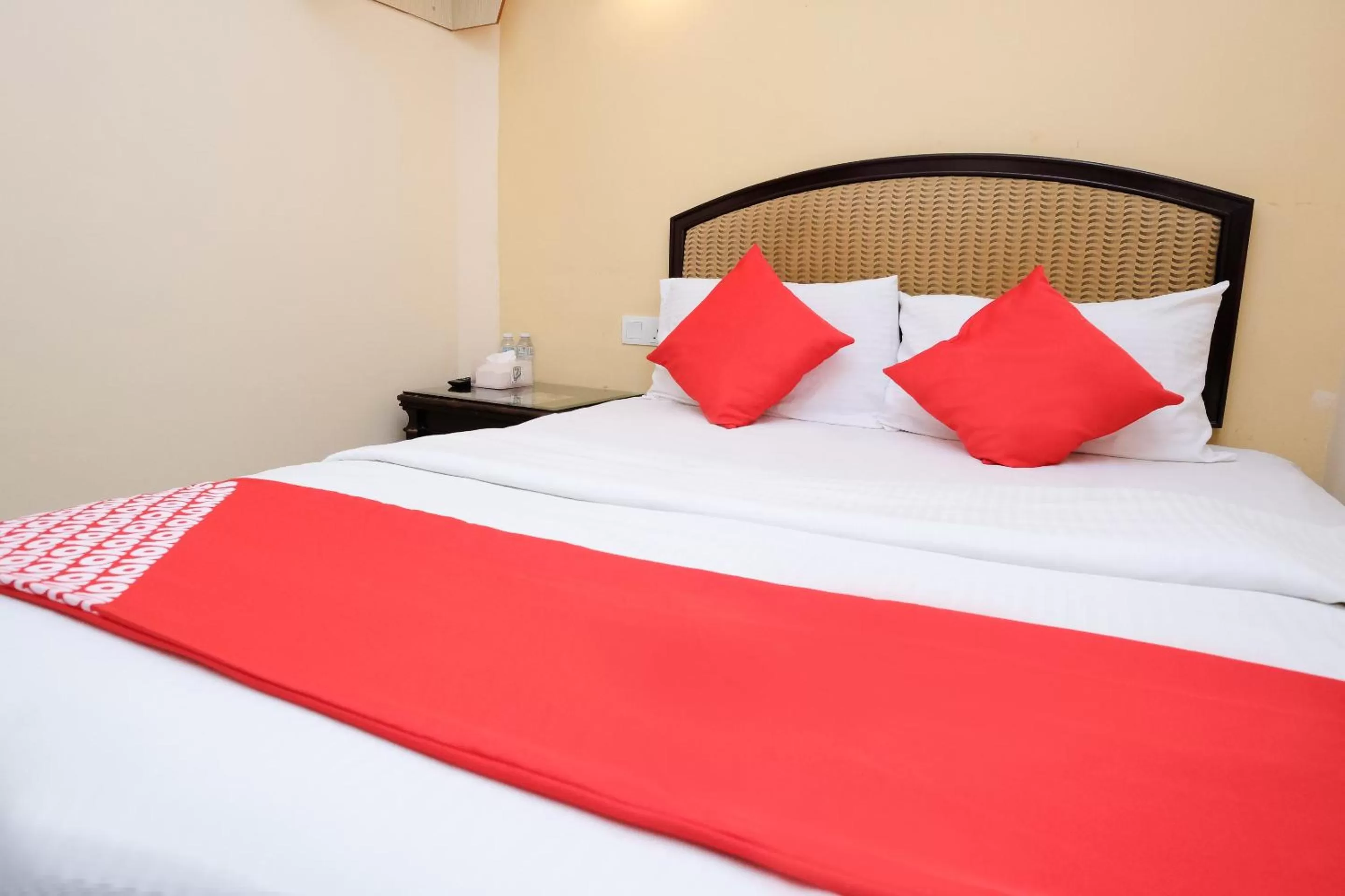 Bedroom in Super OYO 635 Seven Days Hotel