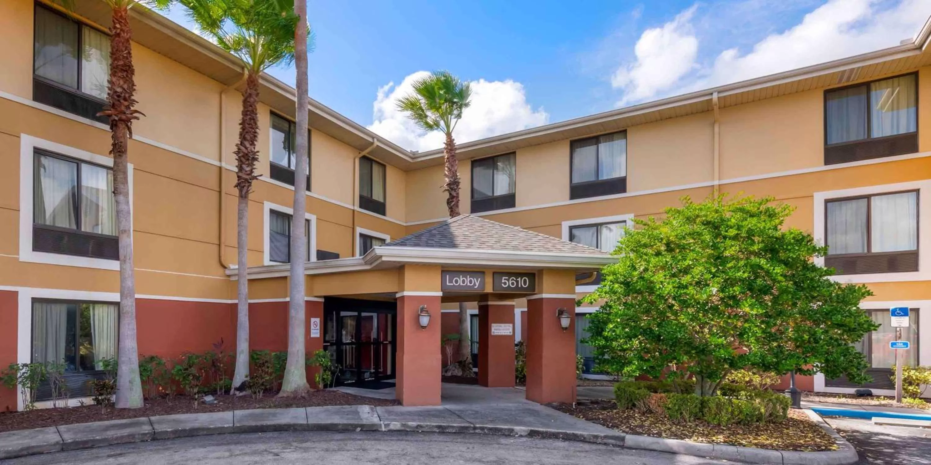 Property building in Extended Stay America Suites - Orlando - Orlando Theme Parks - Vineland Rd