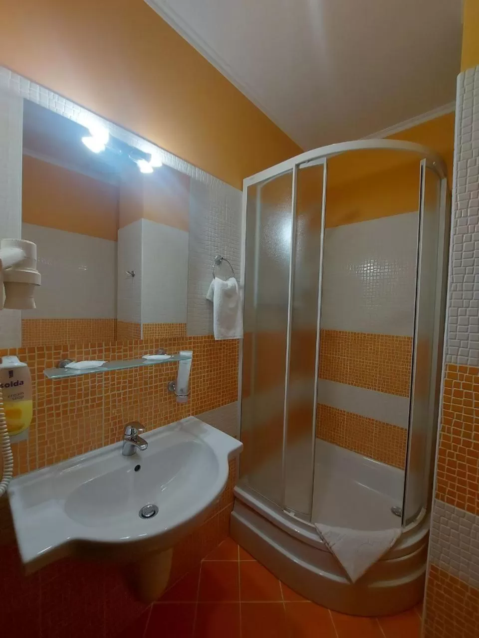 Shower in ONOVO Dendra Hotel