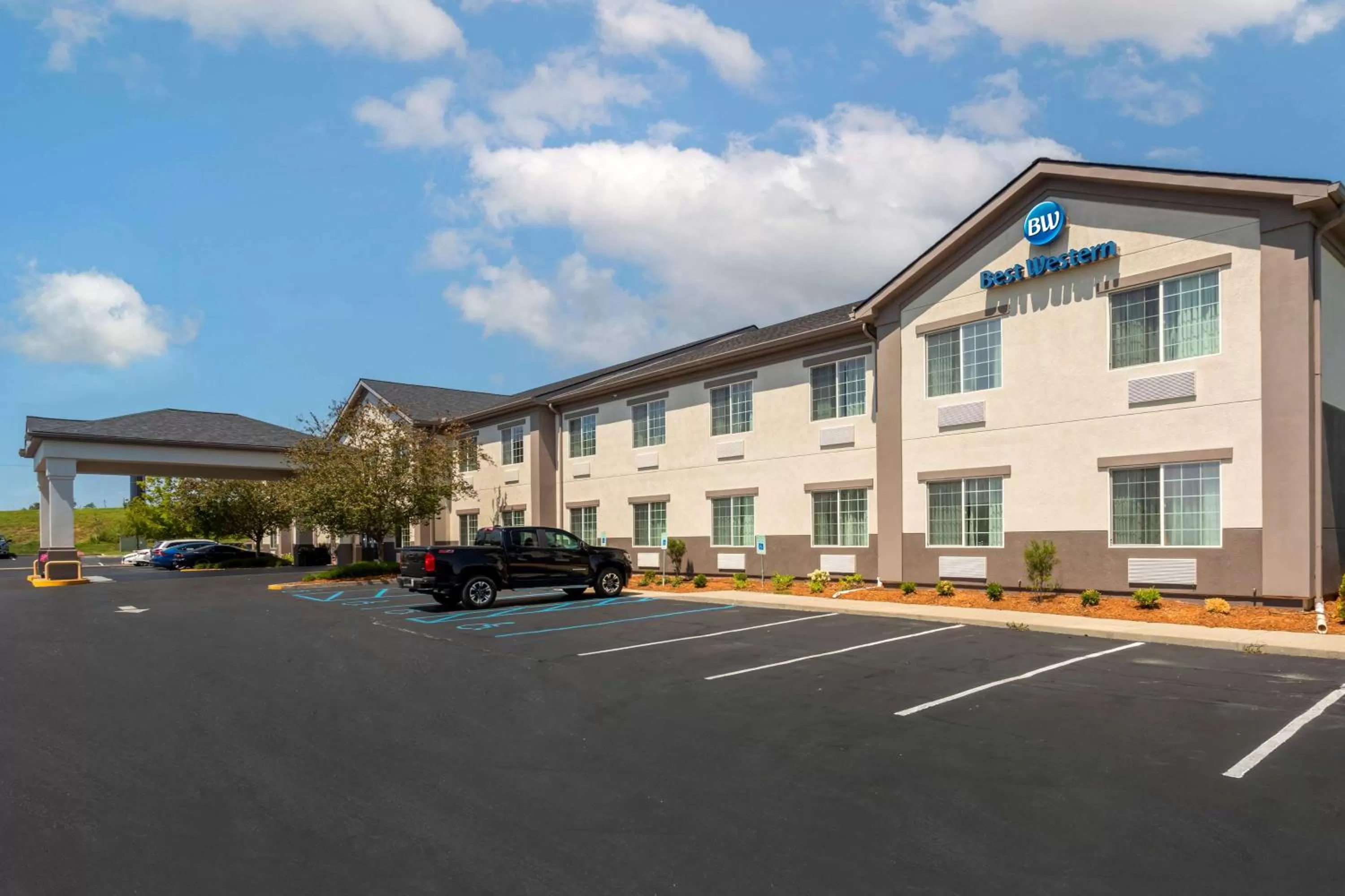 Property building in Best Western Lawrenceburg Inn