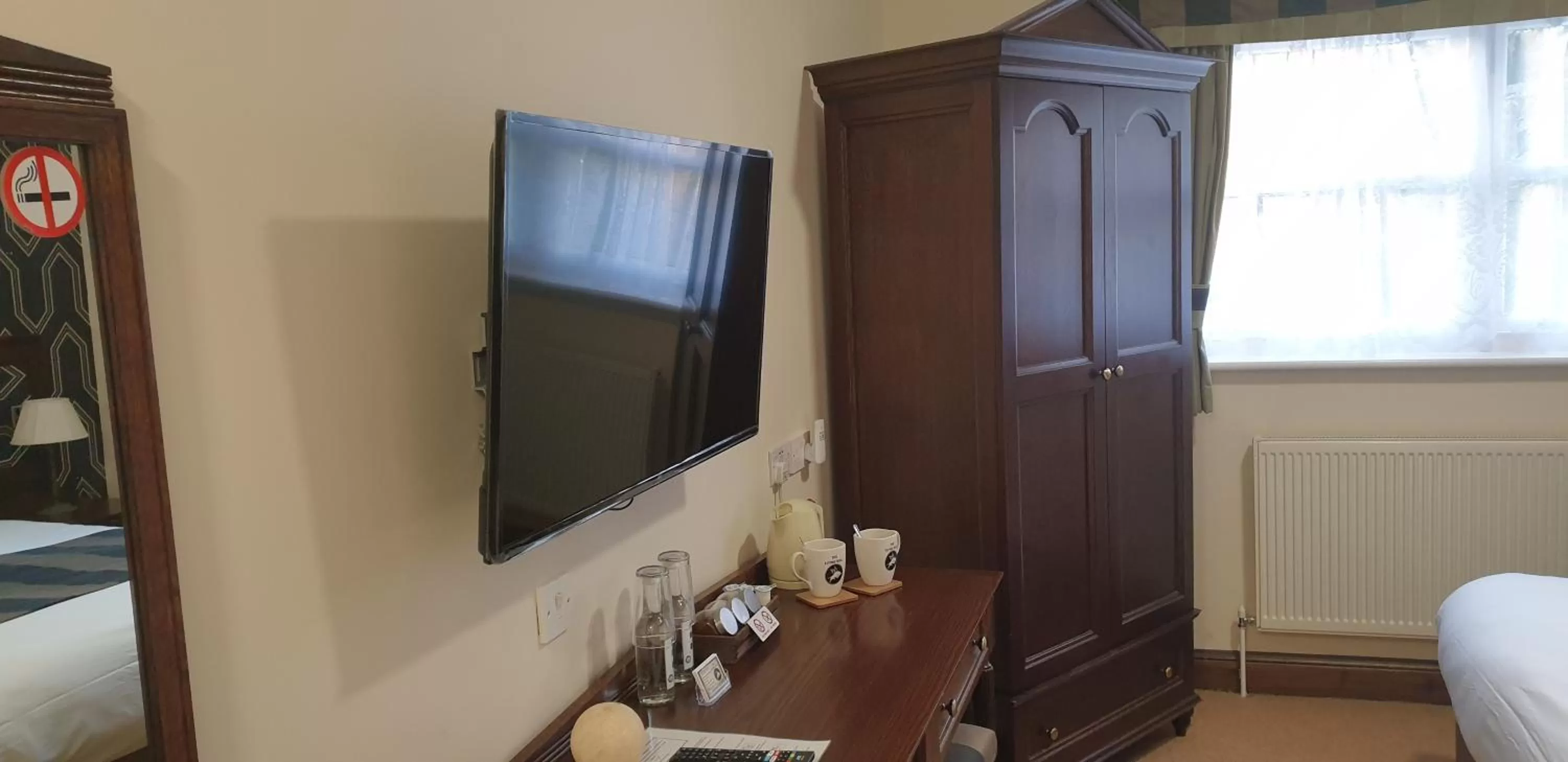 Bed in The Flying Bull Inn