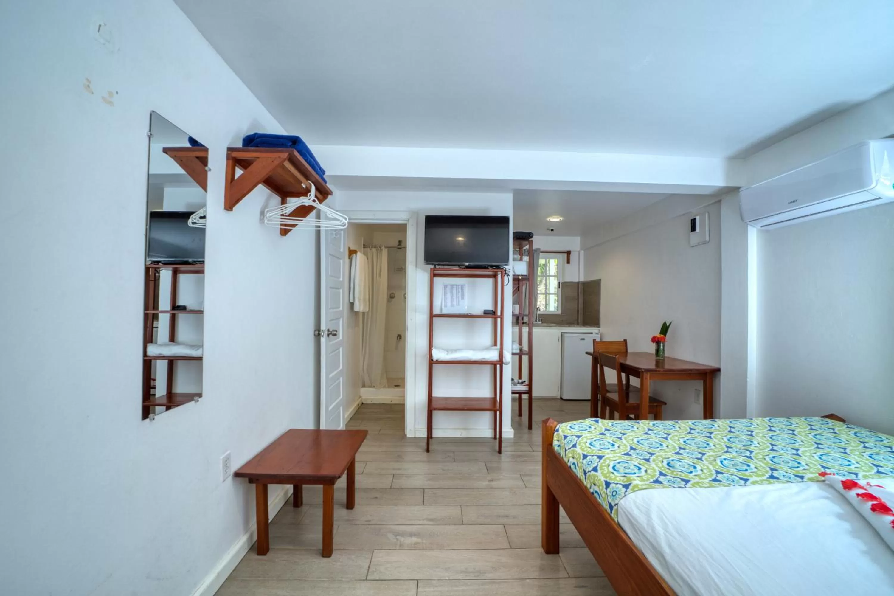 Photo of the whole room, TV/Entertainment Center in Placencia Villas