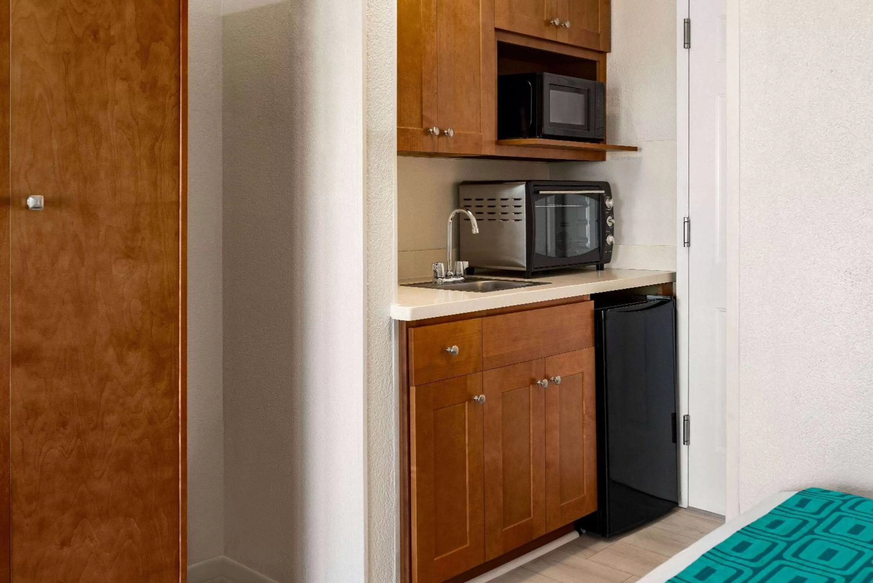 Photo of the whole room in Howard Johnson by Wyndham Ocean City Oceanfront