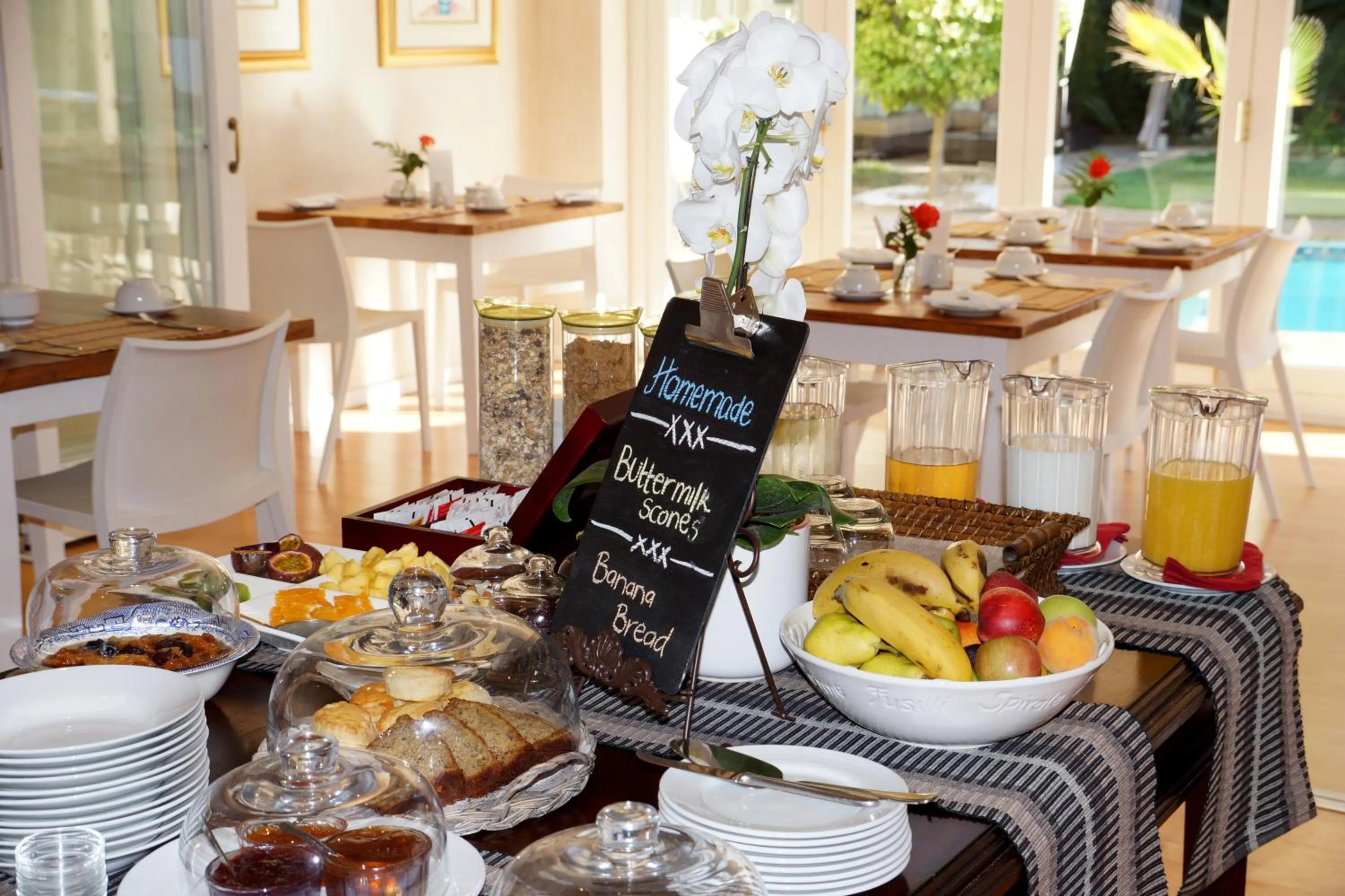 Restaurant/places to eat in Wild Olive Guest House & Villa