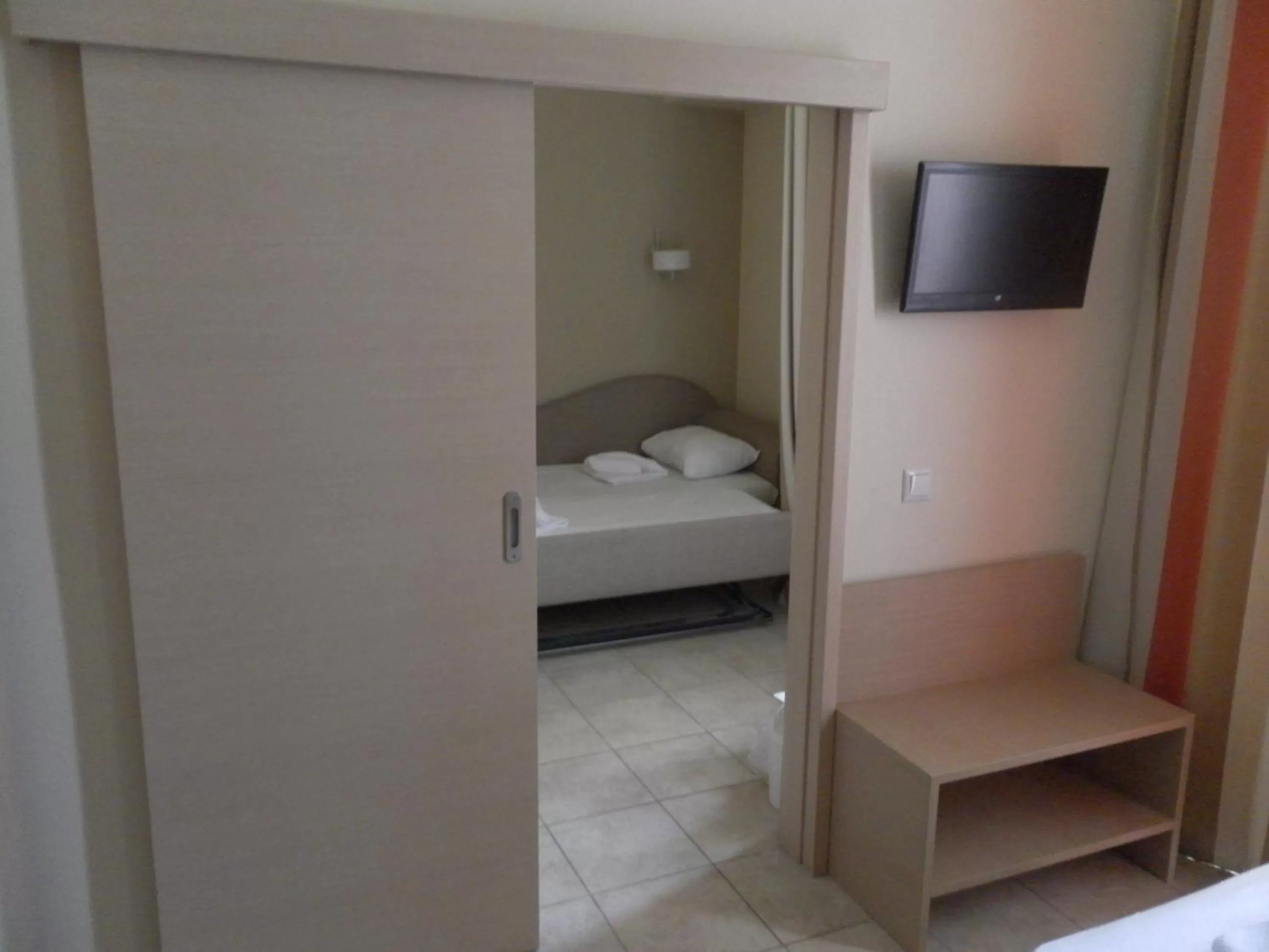 Bed, Bathroom in Esperia