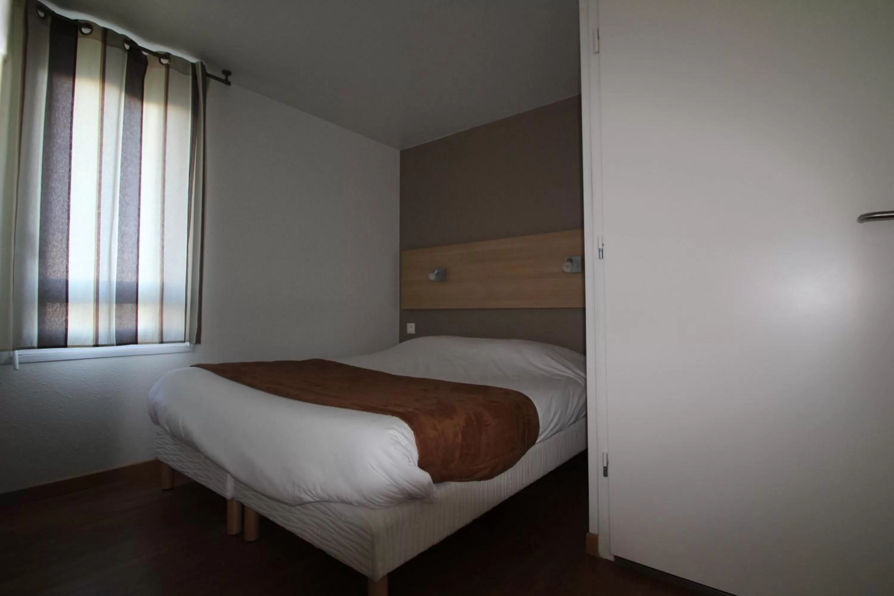 Bed in Fasthotel Tours Sud