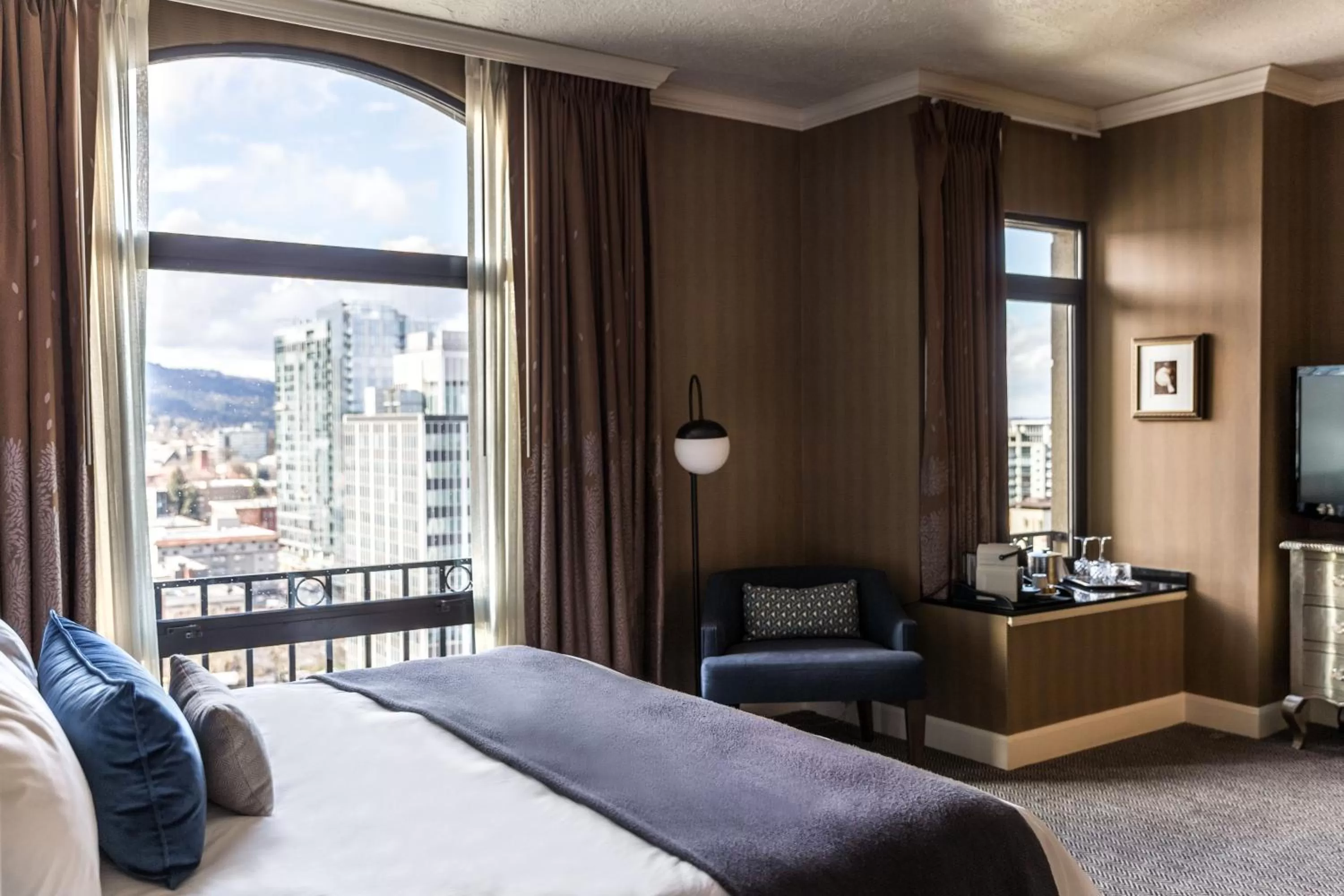 Photo of the whole room, Bed in Dossier