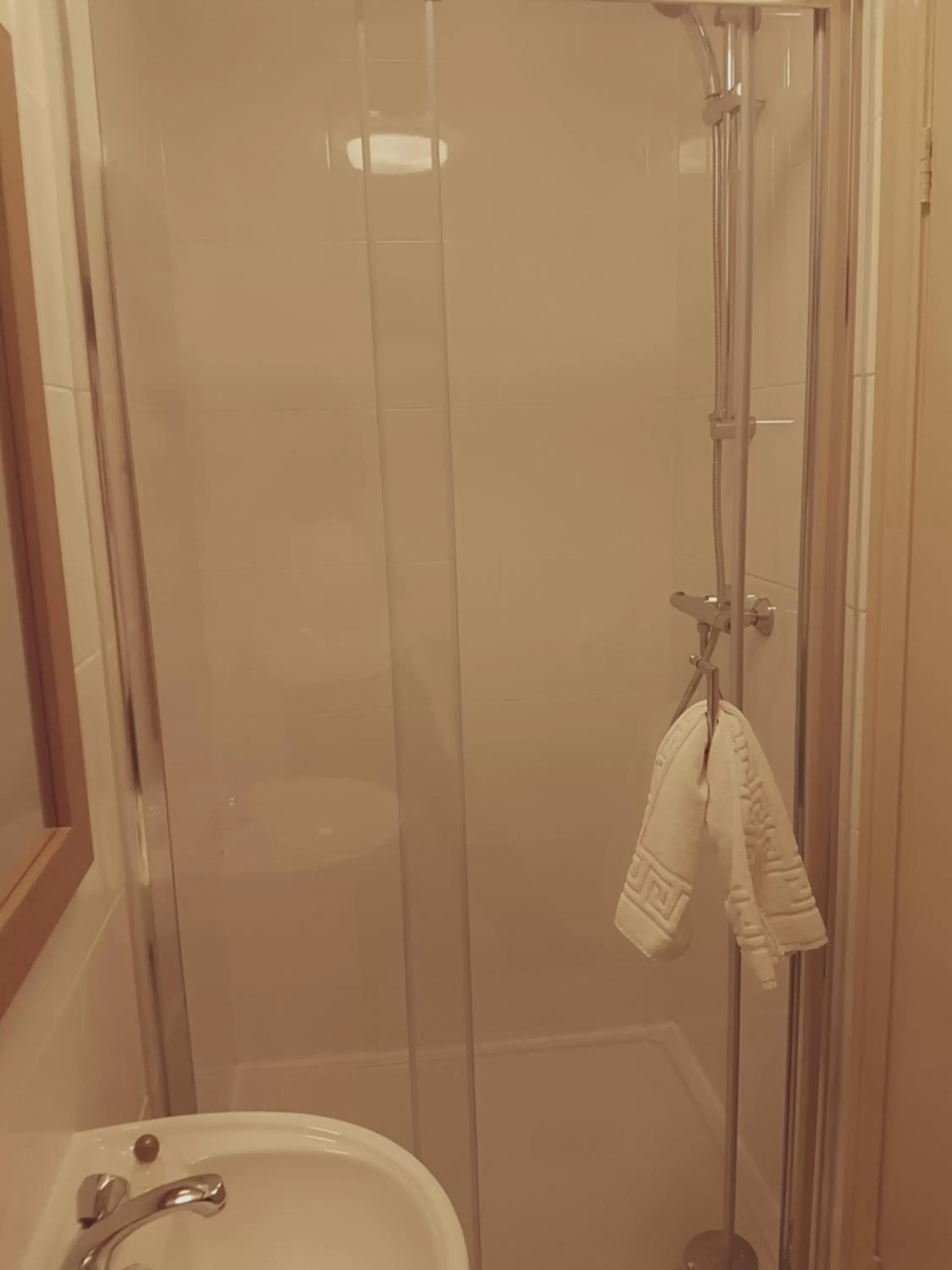 Twin Room in The Moseley Arms Twin Room in The Moseley Arms