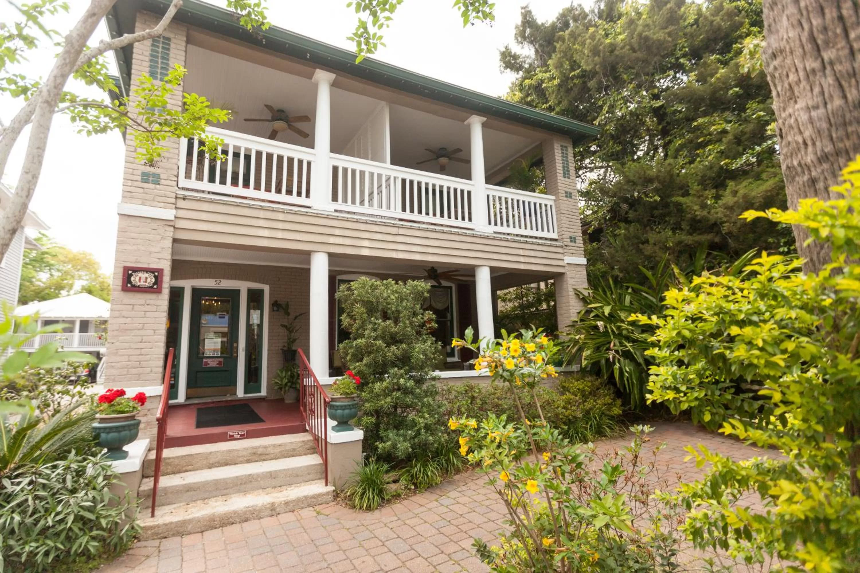 Facade/entrance, Property Building in Inn on Charlotte
