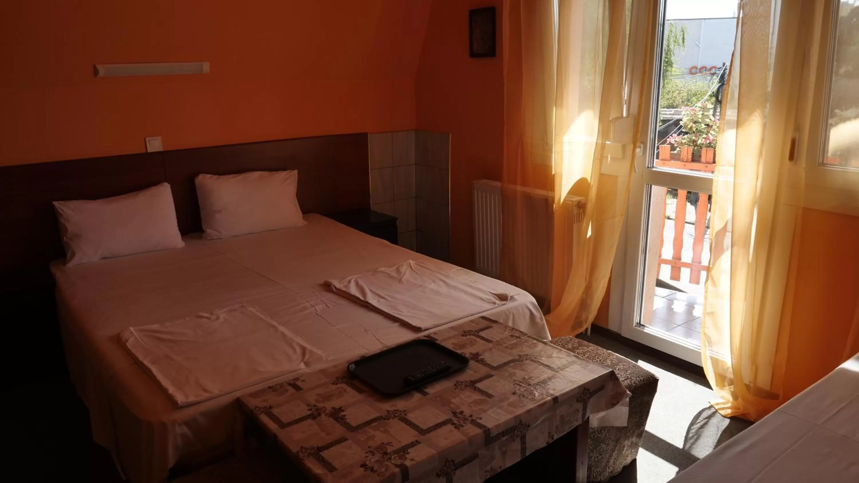 Property building, Bed in Attila Hotel Budapest