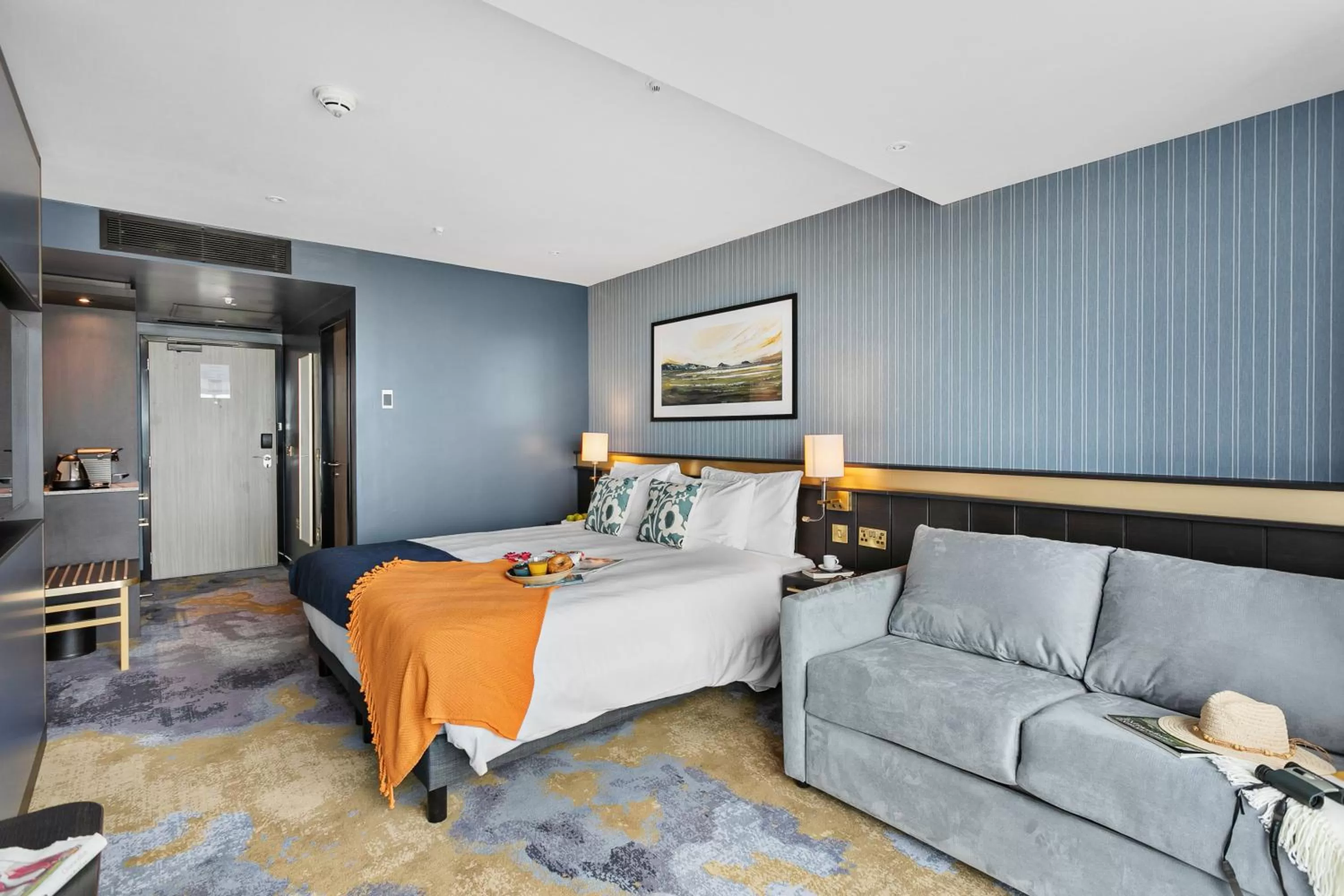 Property building, Bed in Mercure Paignton Hotel