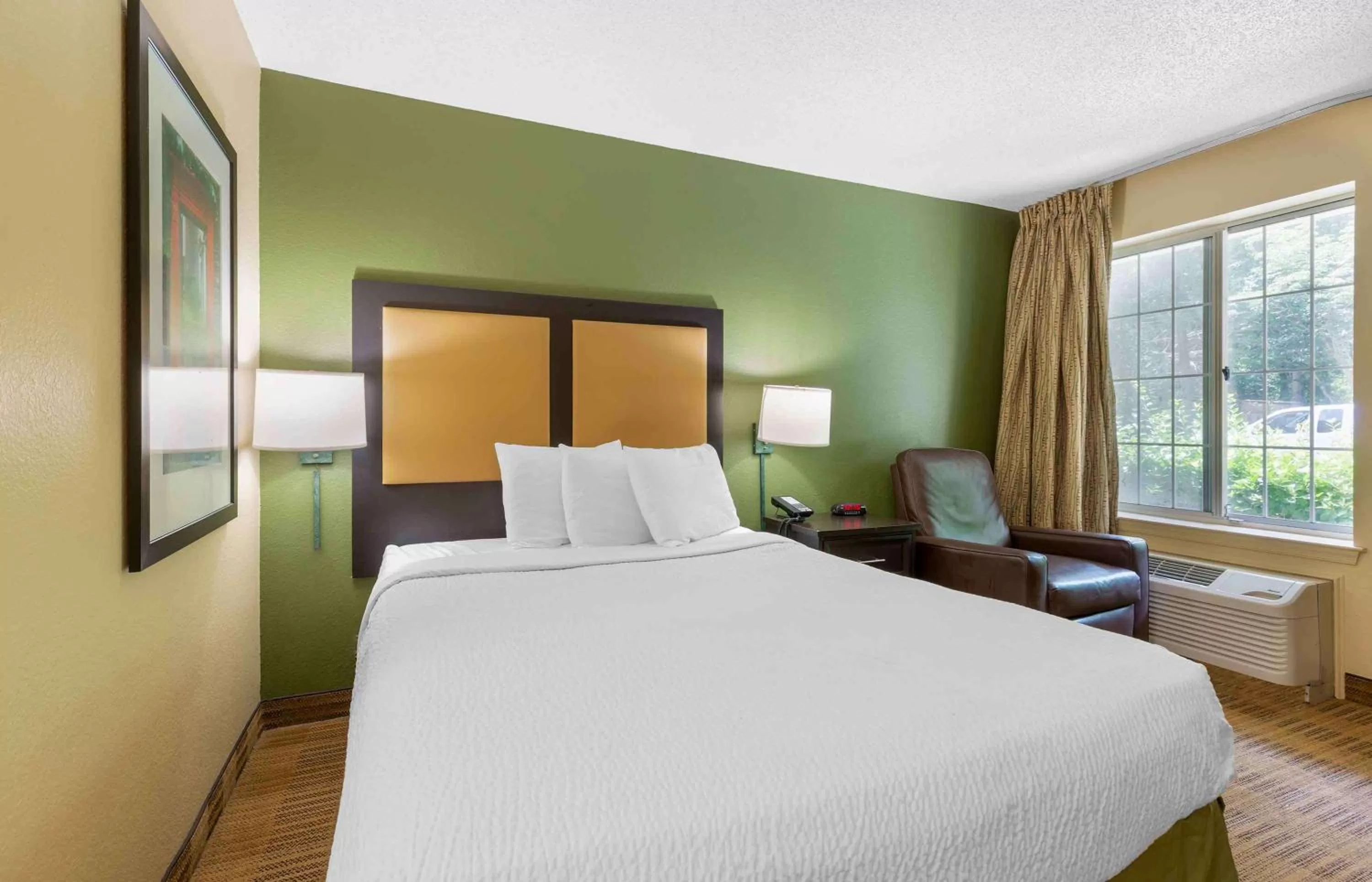 Bedroom, Bed in Extended Stay America Select Suites - Washington, DC - Sterling - Dulles