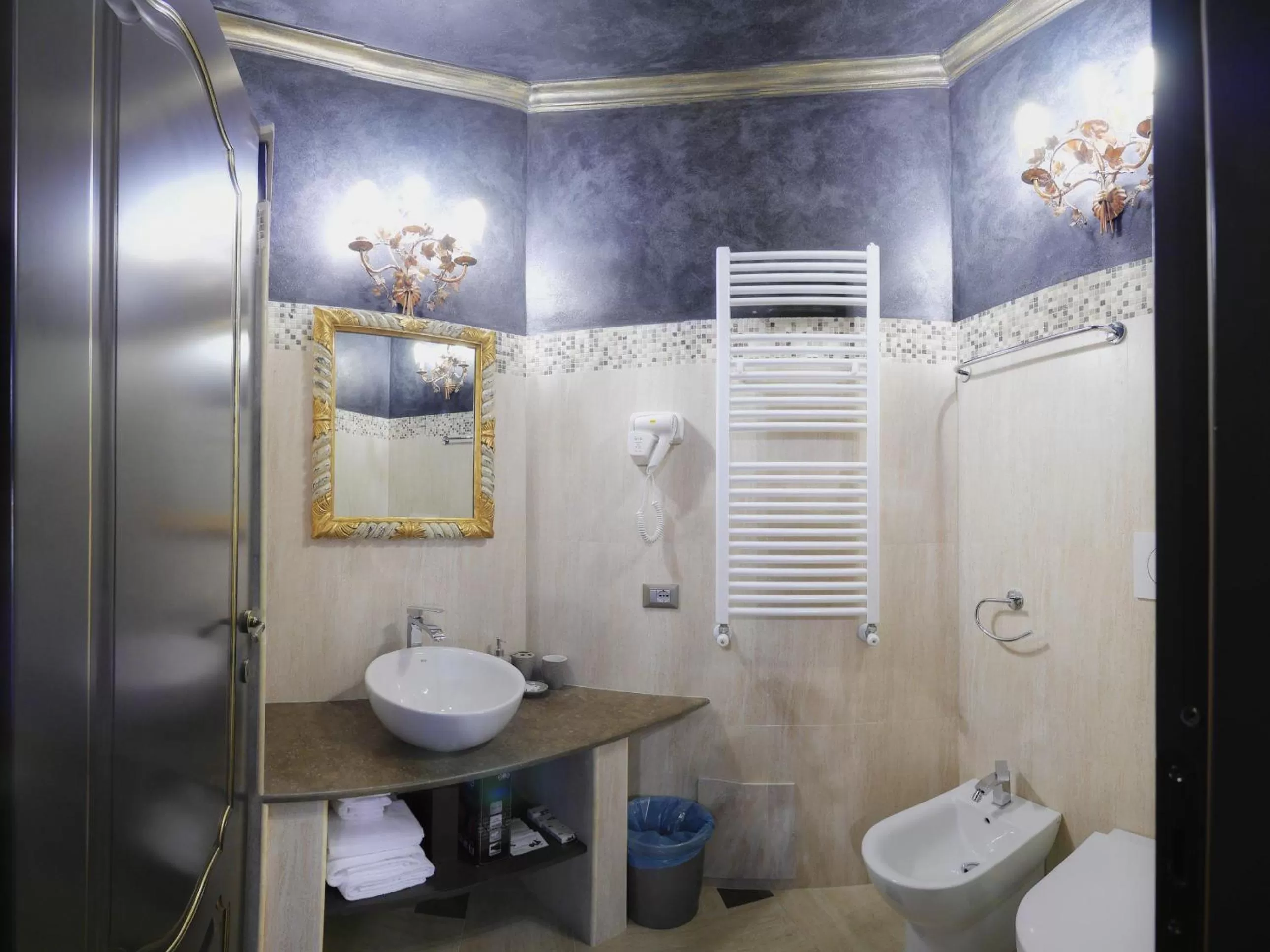 Bathroom in Antica Dimora Delle Cinque Lune
