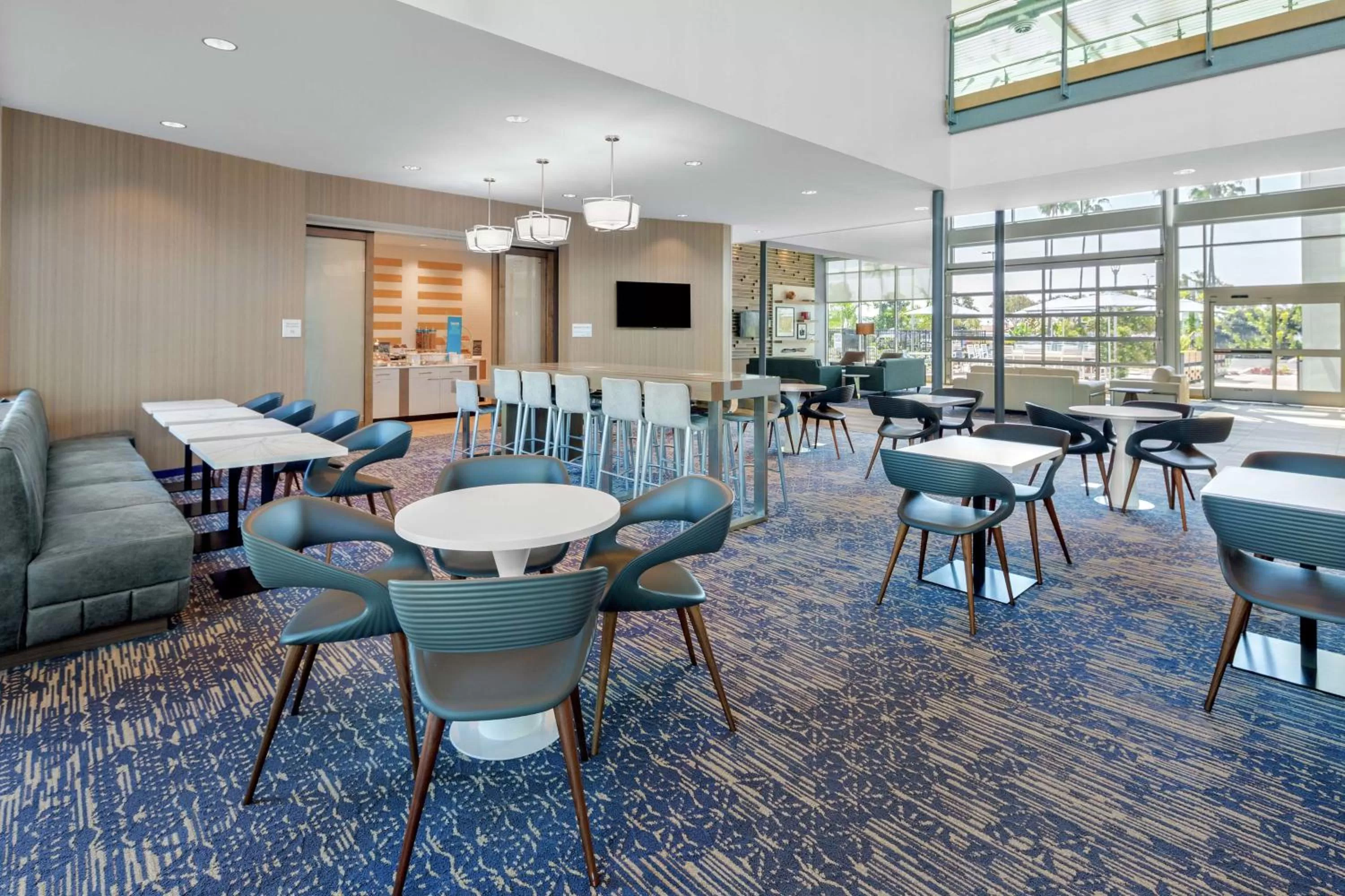 Lobby or reception in Hampton Inn & Suites San Diego Airport Liberty Station