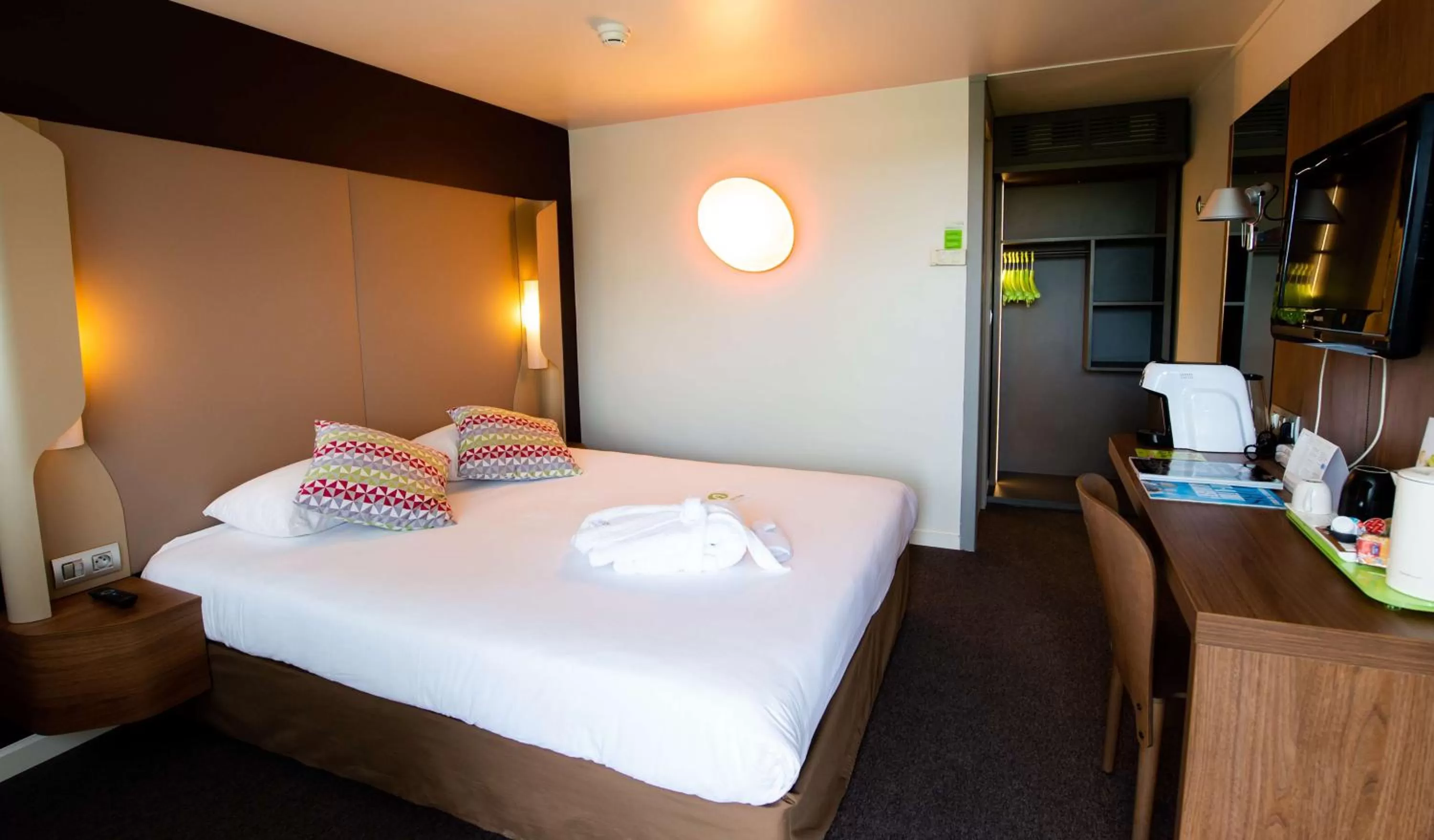 Bed in Campanile Dijon Nord - Toison D'or