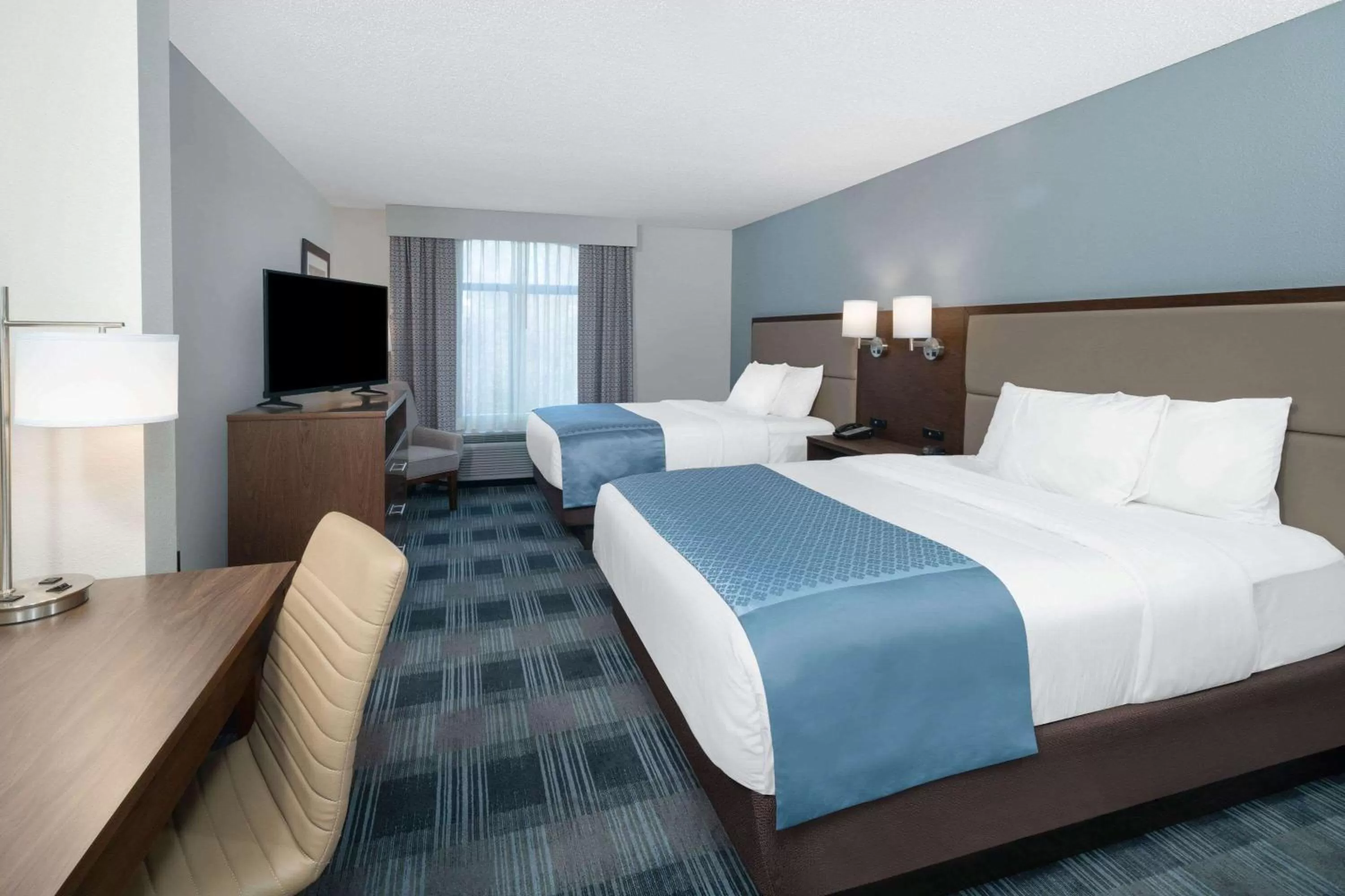 Photo of the whole room, Bed in Holiday Inn Express & Suites - Mobile - I-65 by IHG