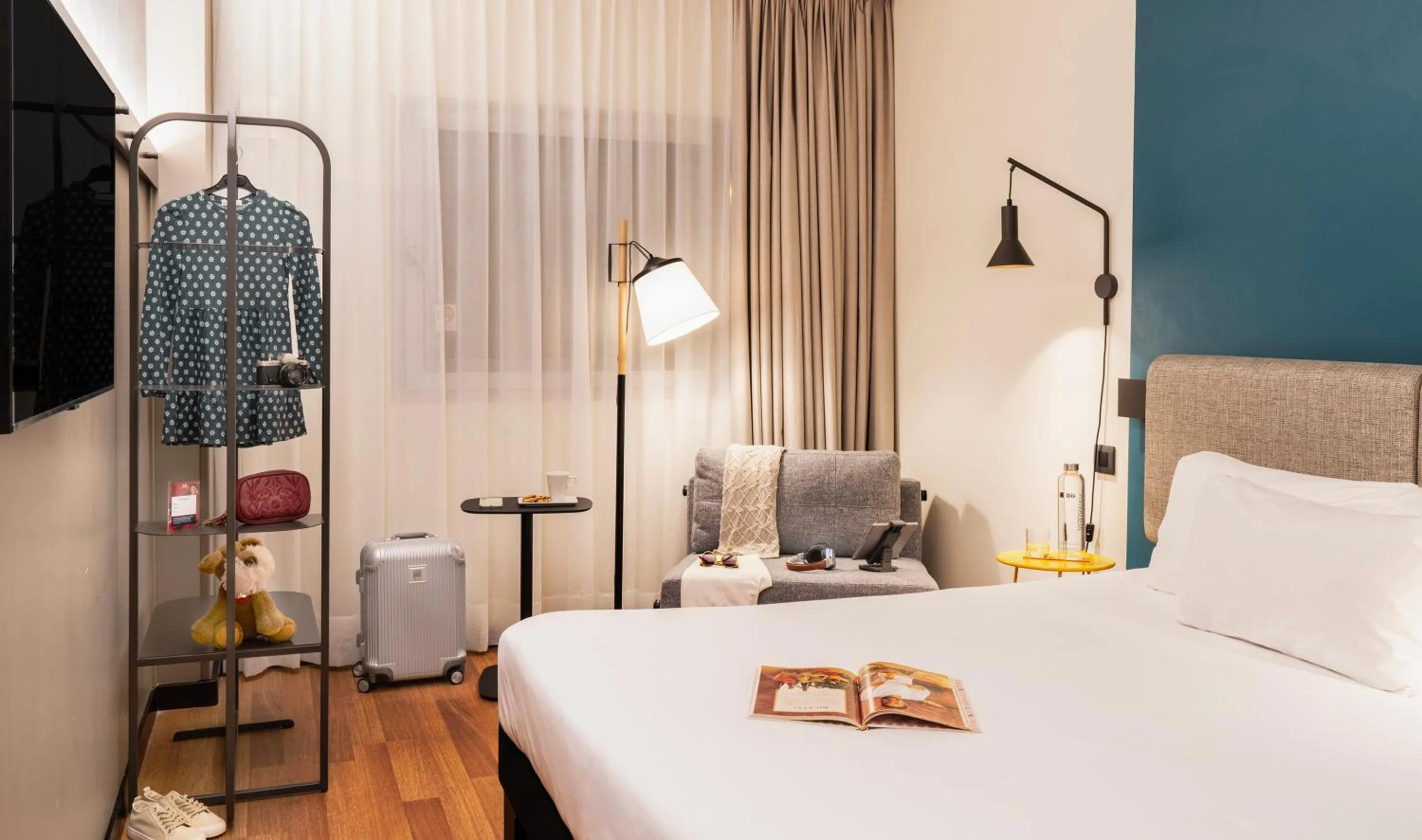 Property building, Bed in Ibis Madrid Aeropuerto Barajas