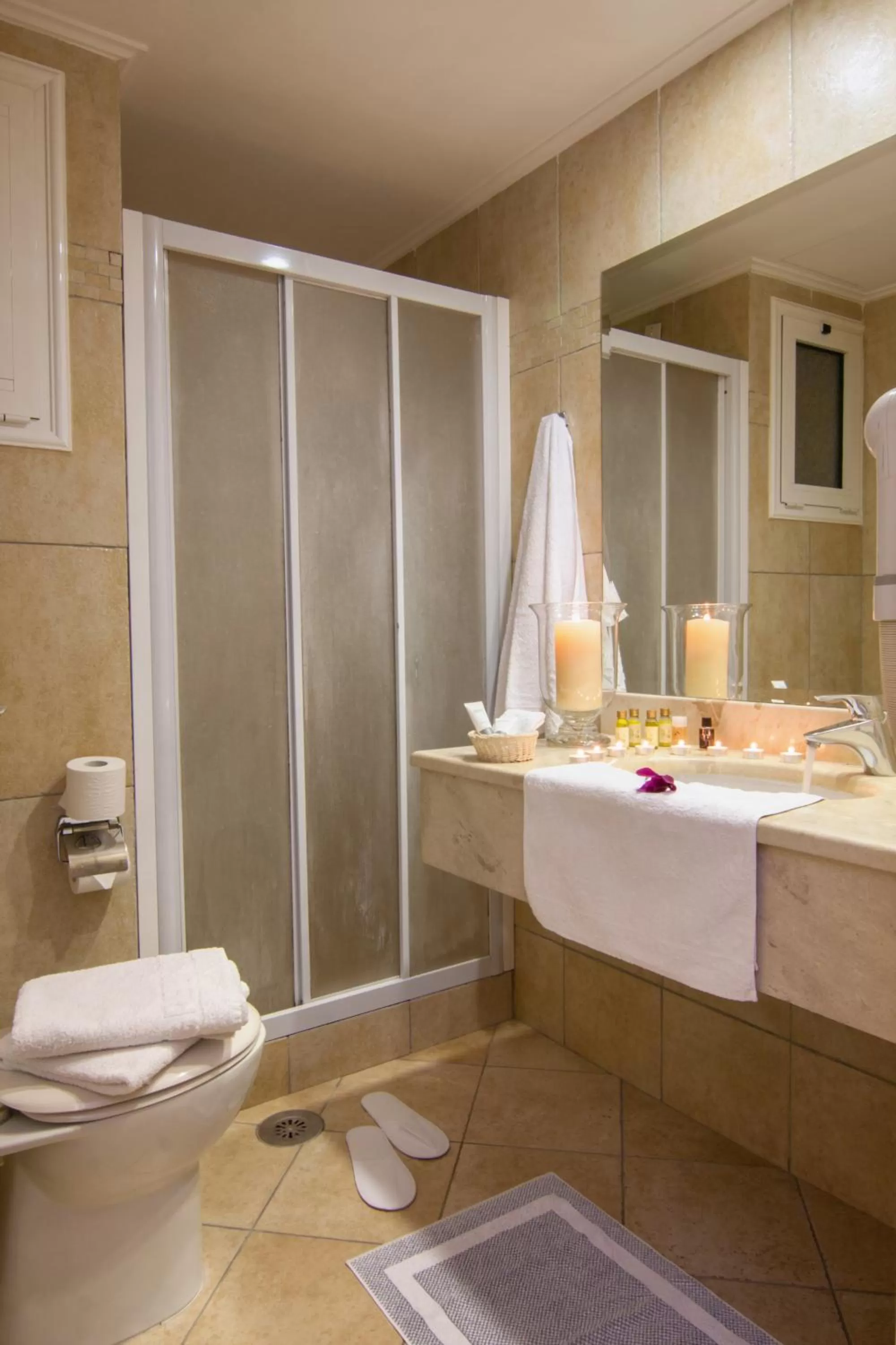 Bathroom in Green Hill Hotel