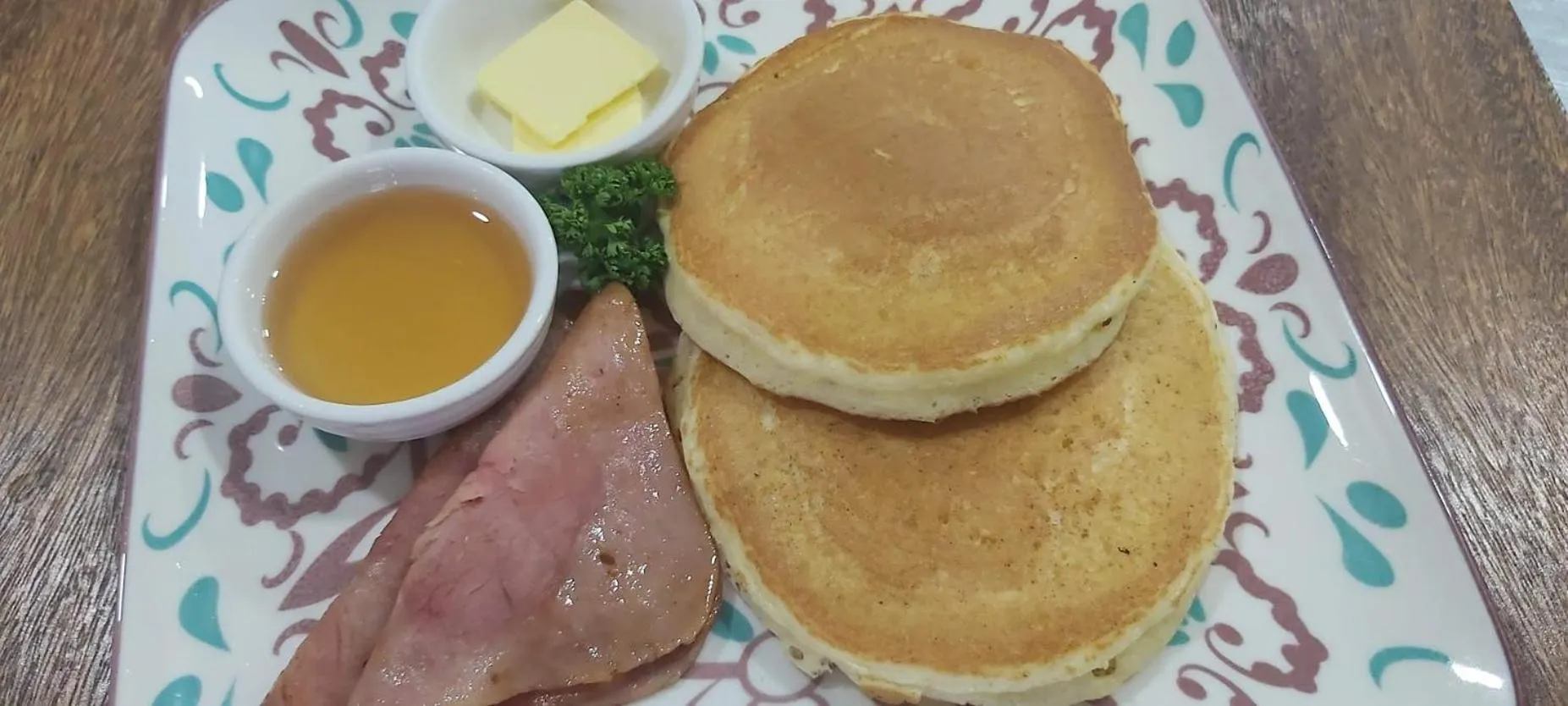 Restaurant/places to eat in The Golden Pine Hotel