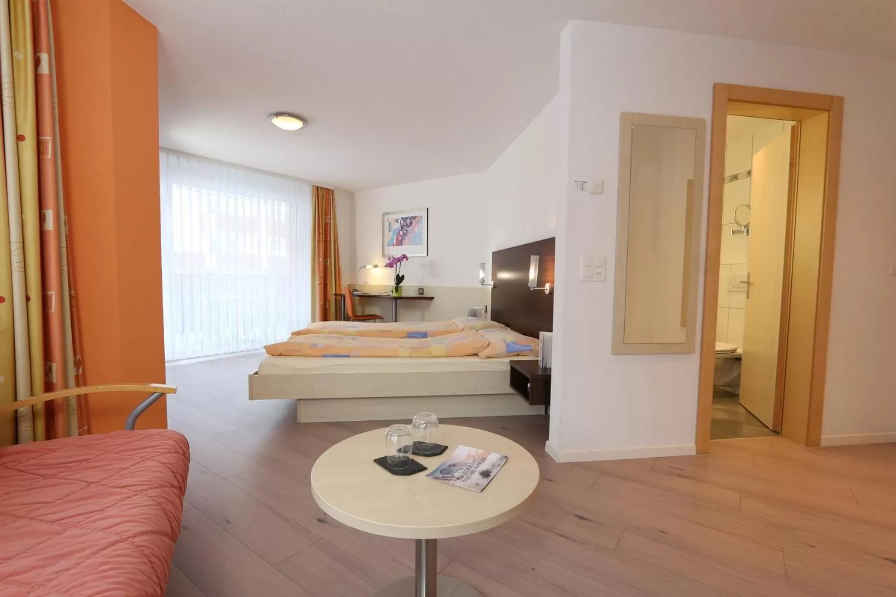 Photo of the whole room, Bed in Feehof