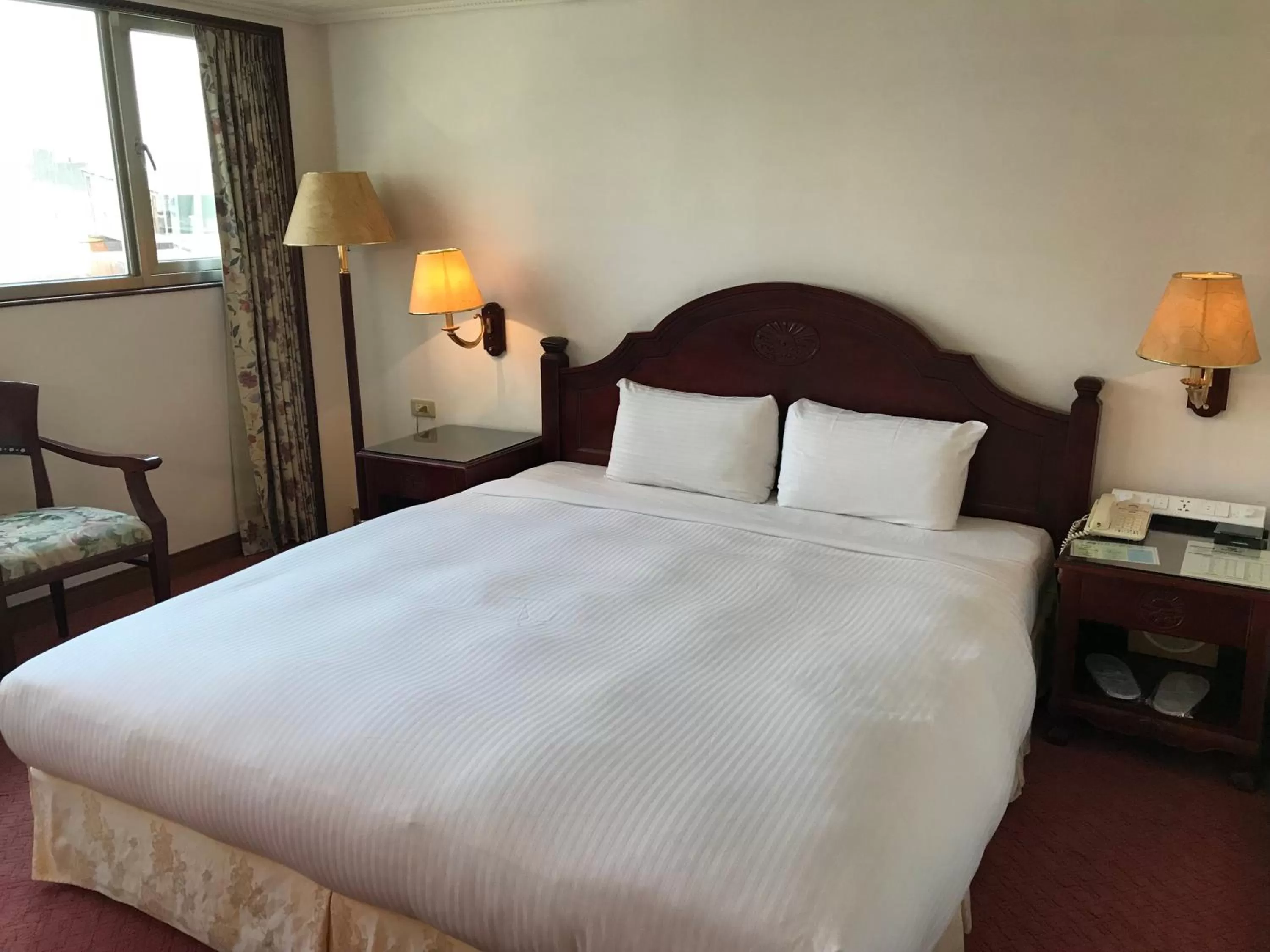 Bedroom, Bed in Sunrise Hotel