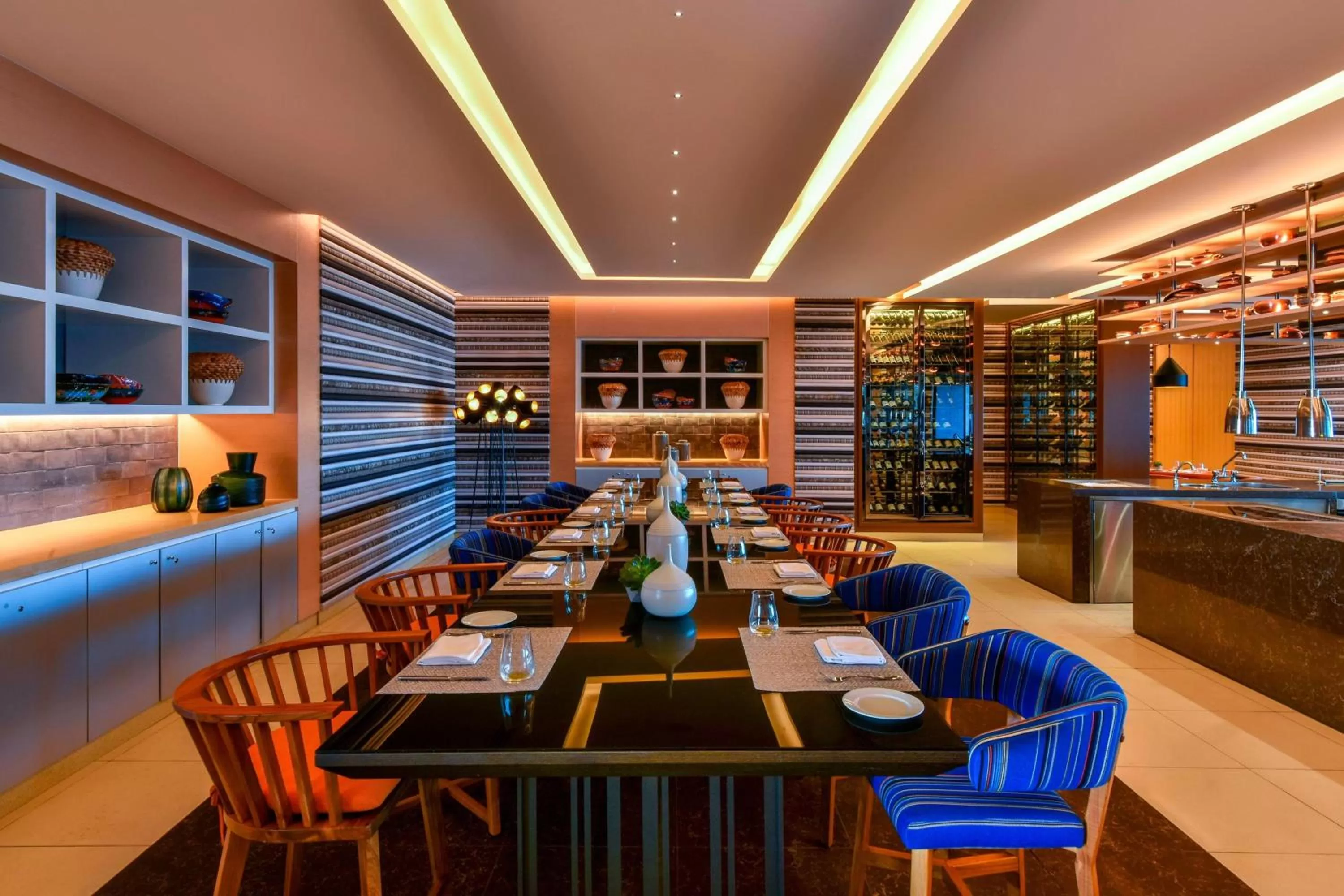 Restaurant/places to eat in W Amman Hotel