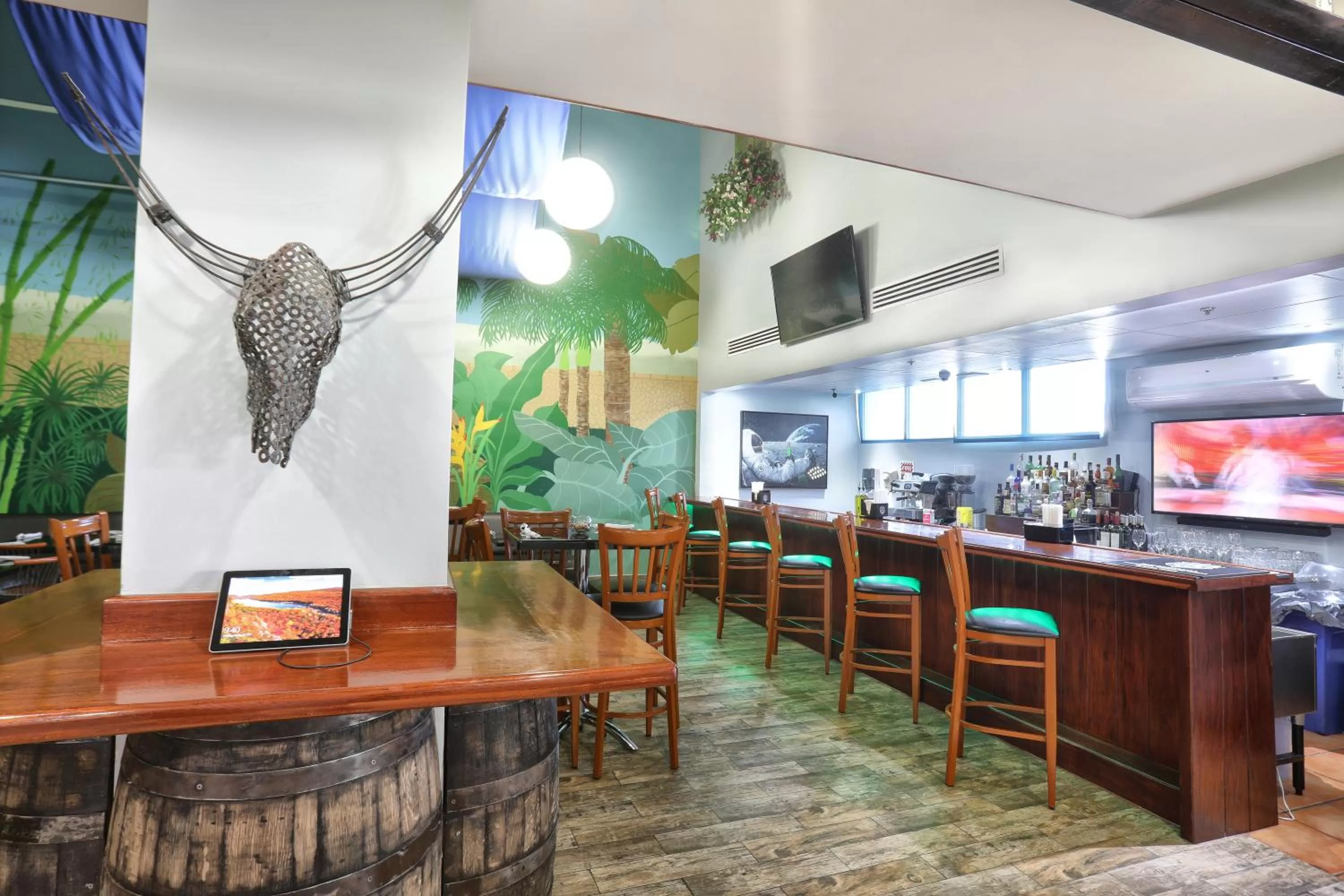 Restaurant/places to eat in San Juan Airport Hotel