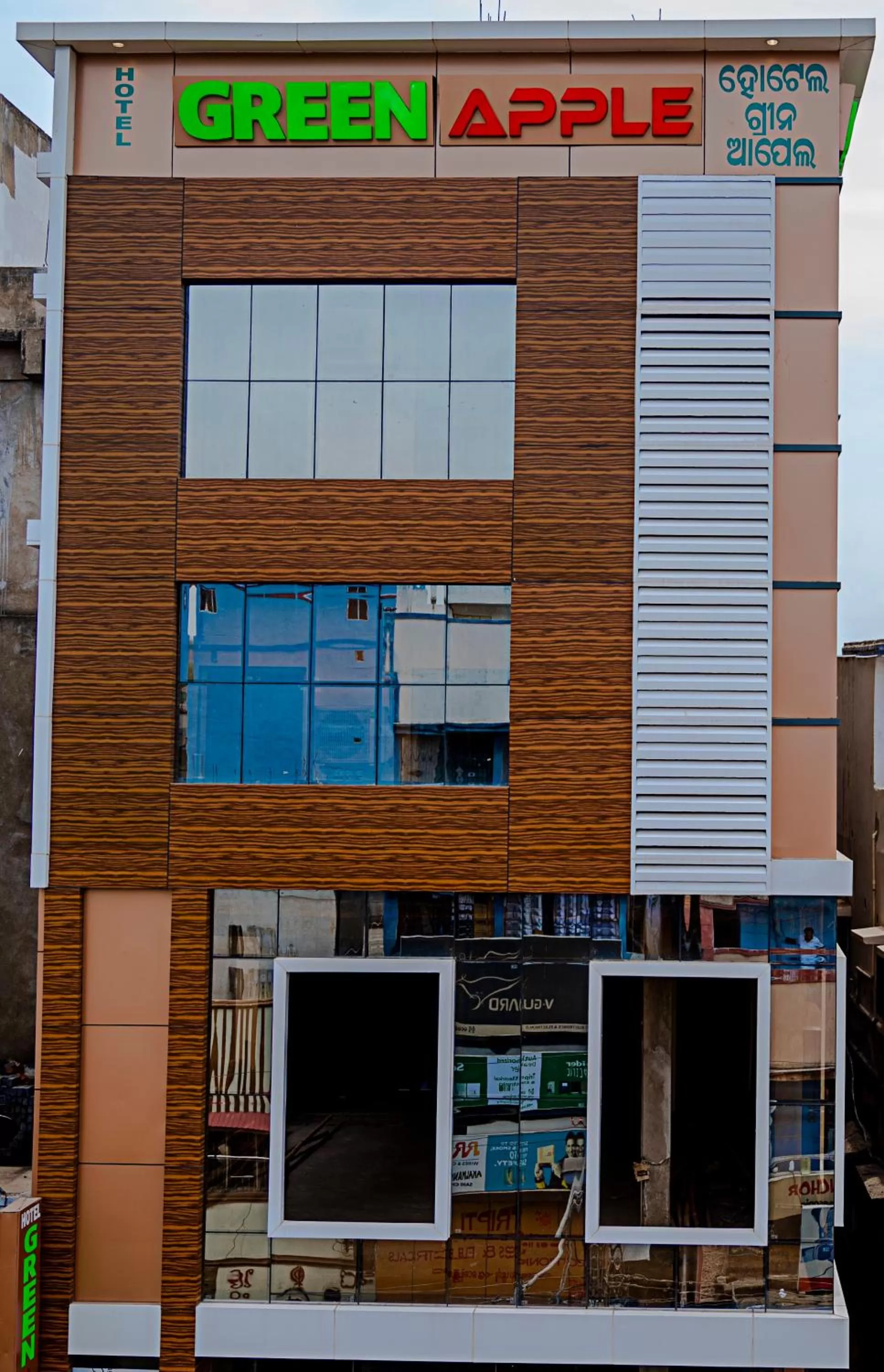 Property building in Hotel Green Apple