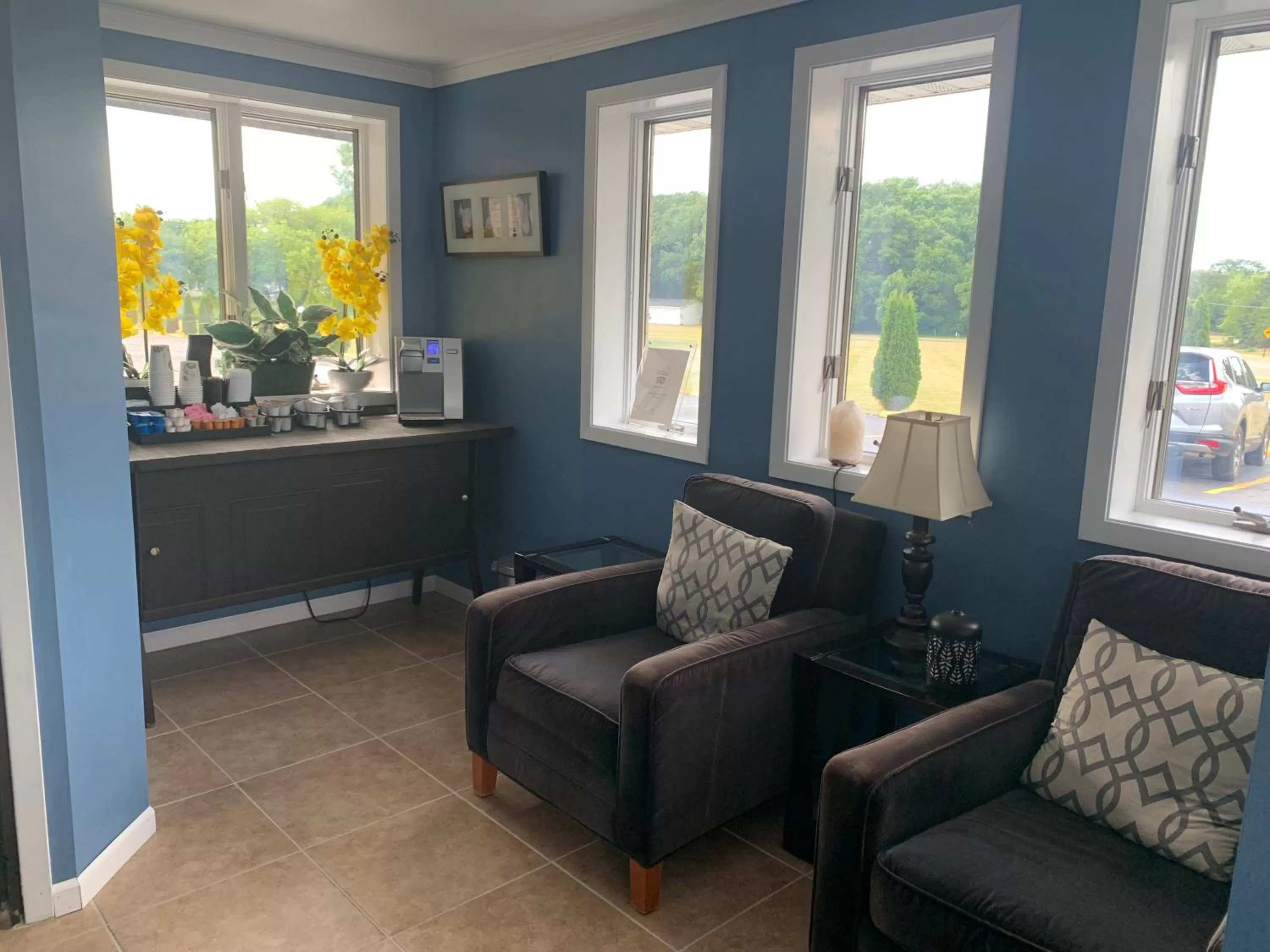 Coffee/tea facilities in Geneva Wells Inn