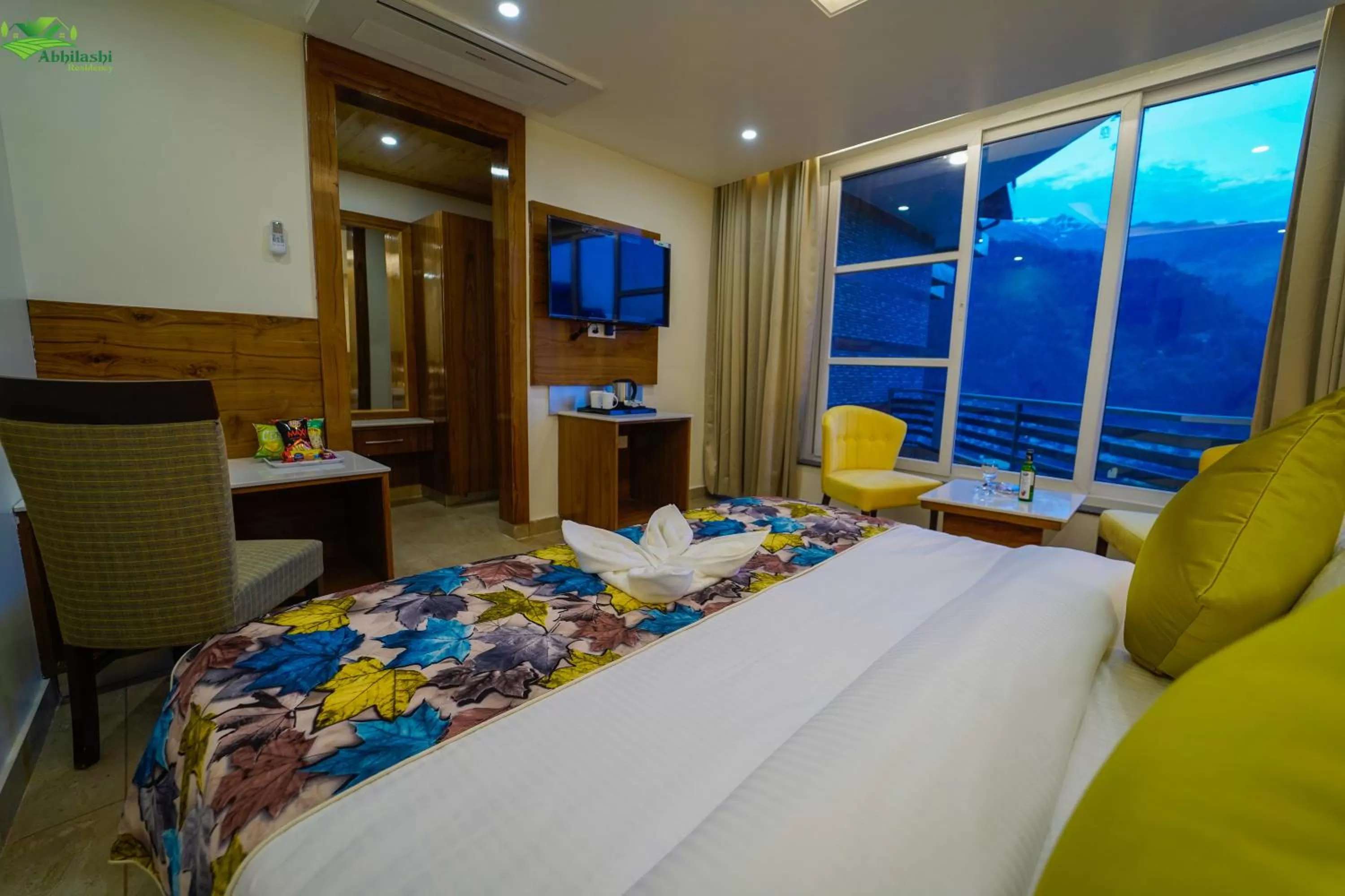 Mountain view, Bed in Abhilashi Residency & Spa - Centrally Heated & Air Cooled