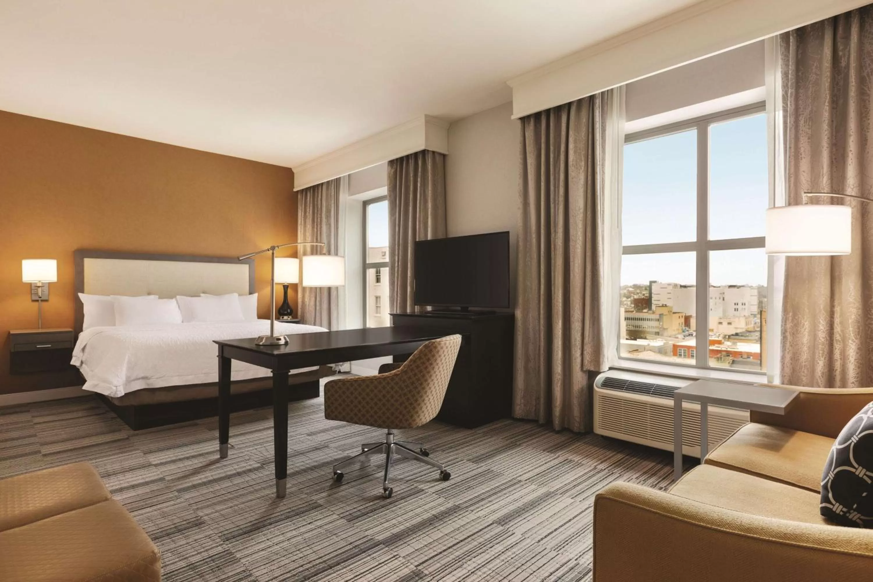 Bedroom, Bed in Hampton Inn & Suites - Roanoke-Downtown, VA