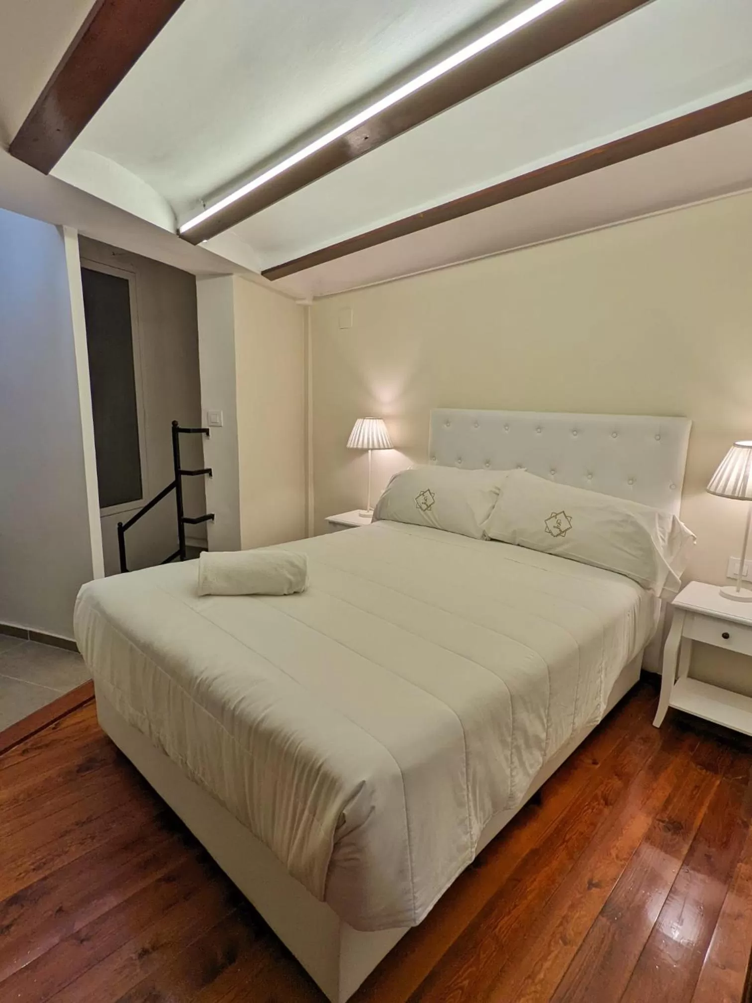 Decorative detail, Bed in Catalina Suites