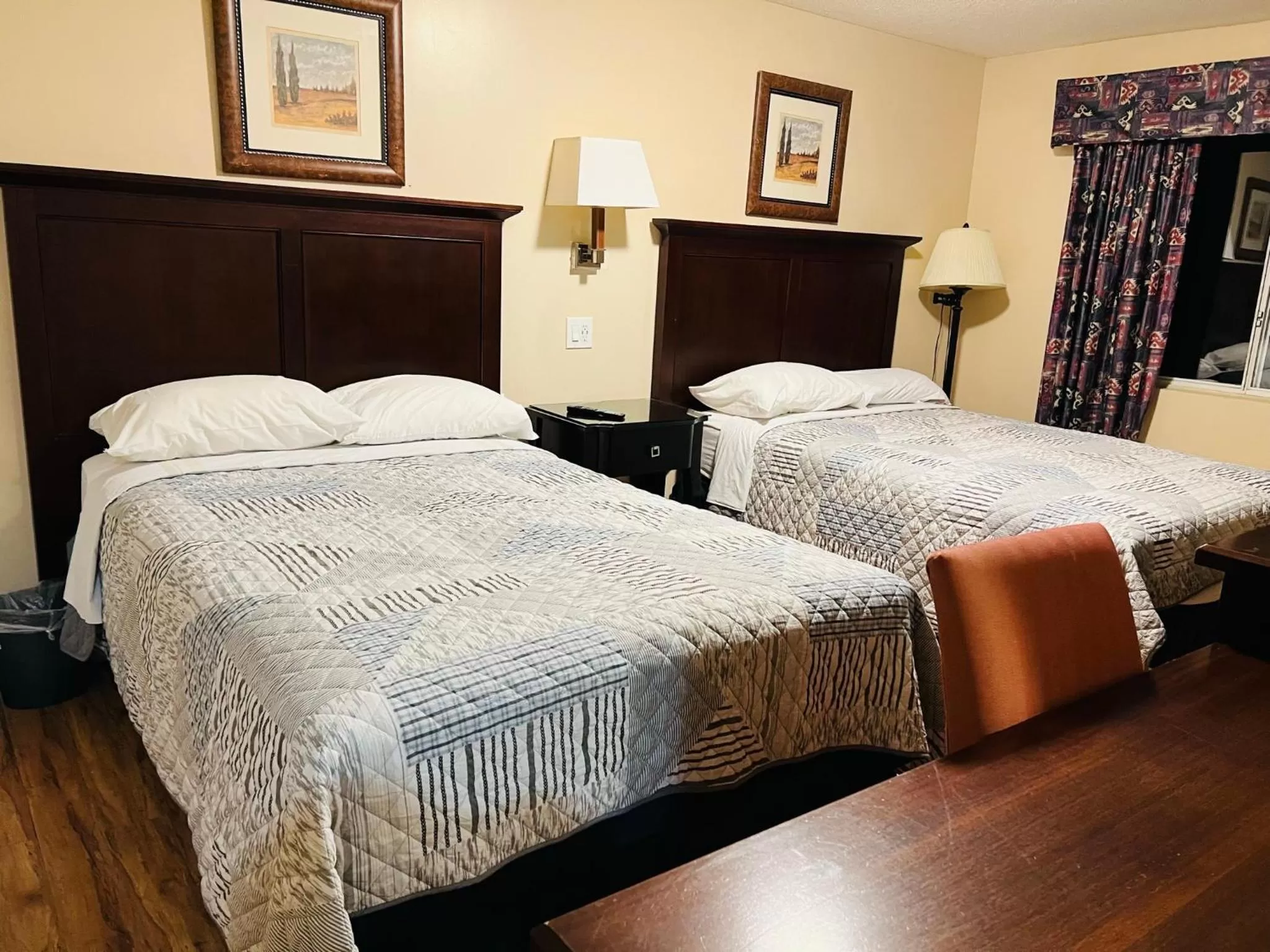 TV and multimedia, Bed in Sunset Inn