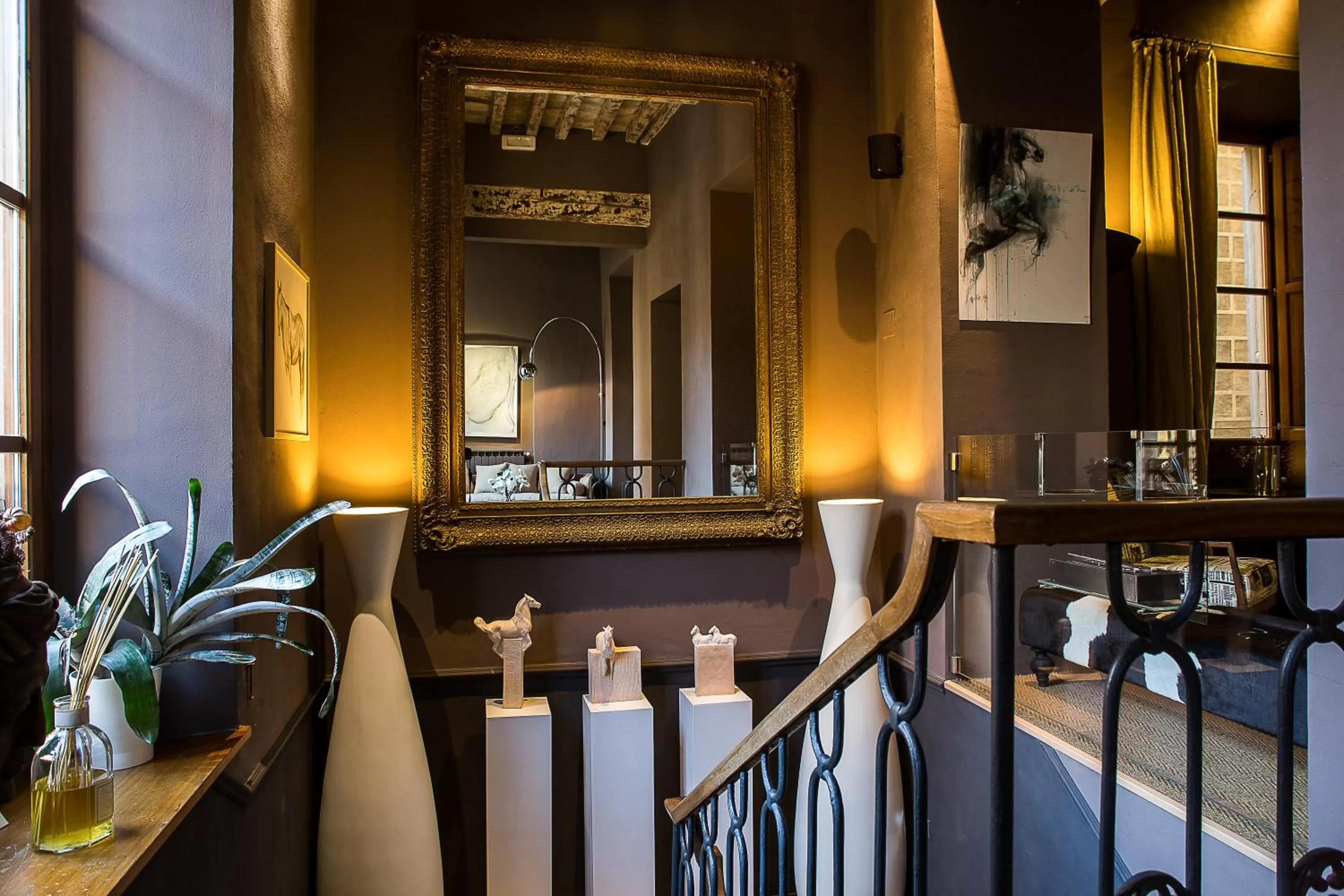 Decorative detail in Porcellino Gallery Art Boutique BB